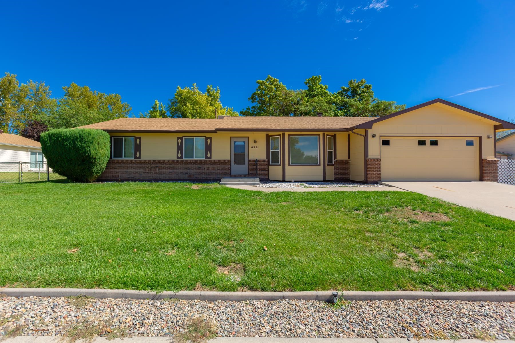 632 E Peace Drive — photo