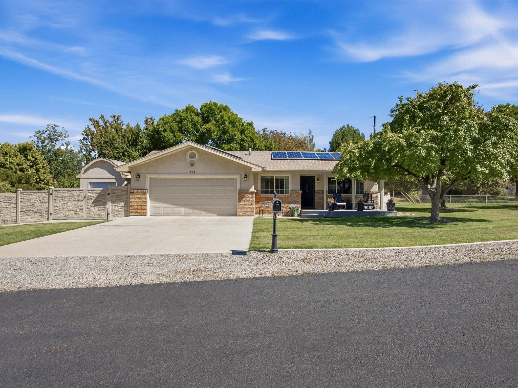 718 Hemlock Drive — photo
