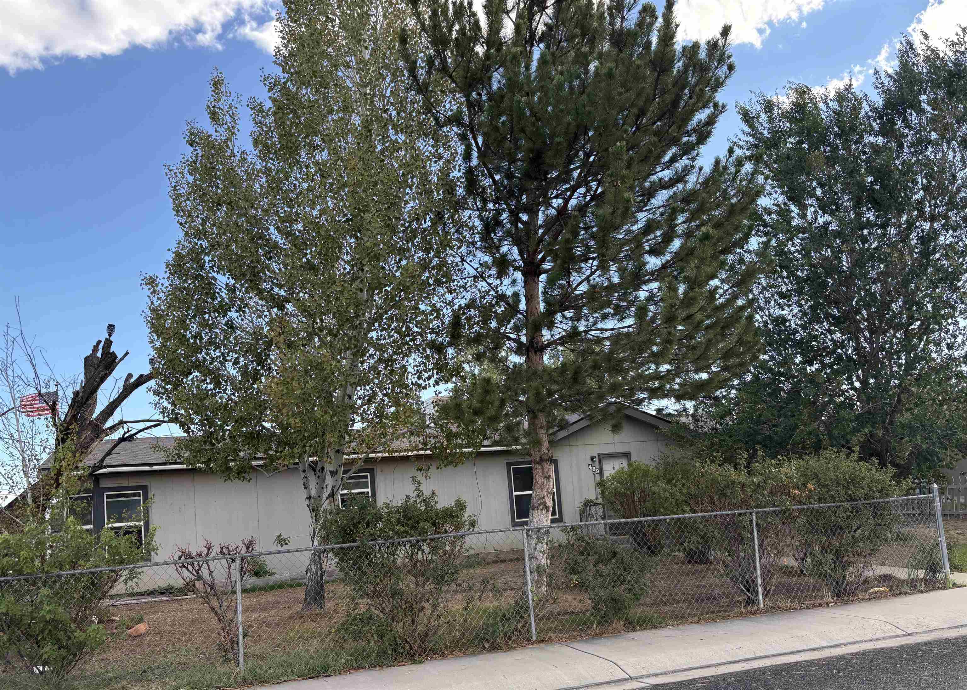 489 E Niagara Circle — photo