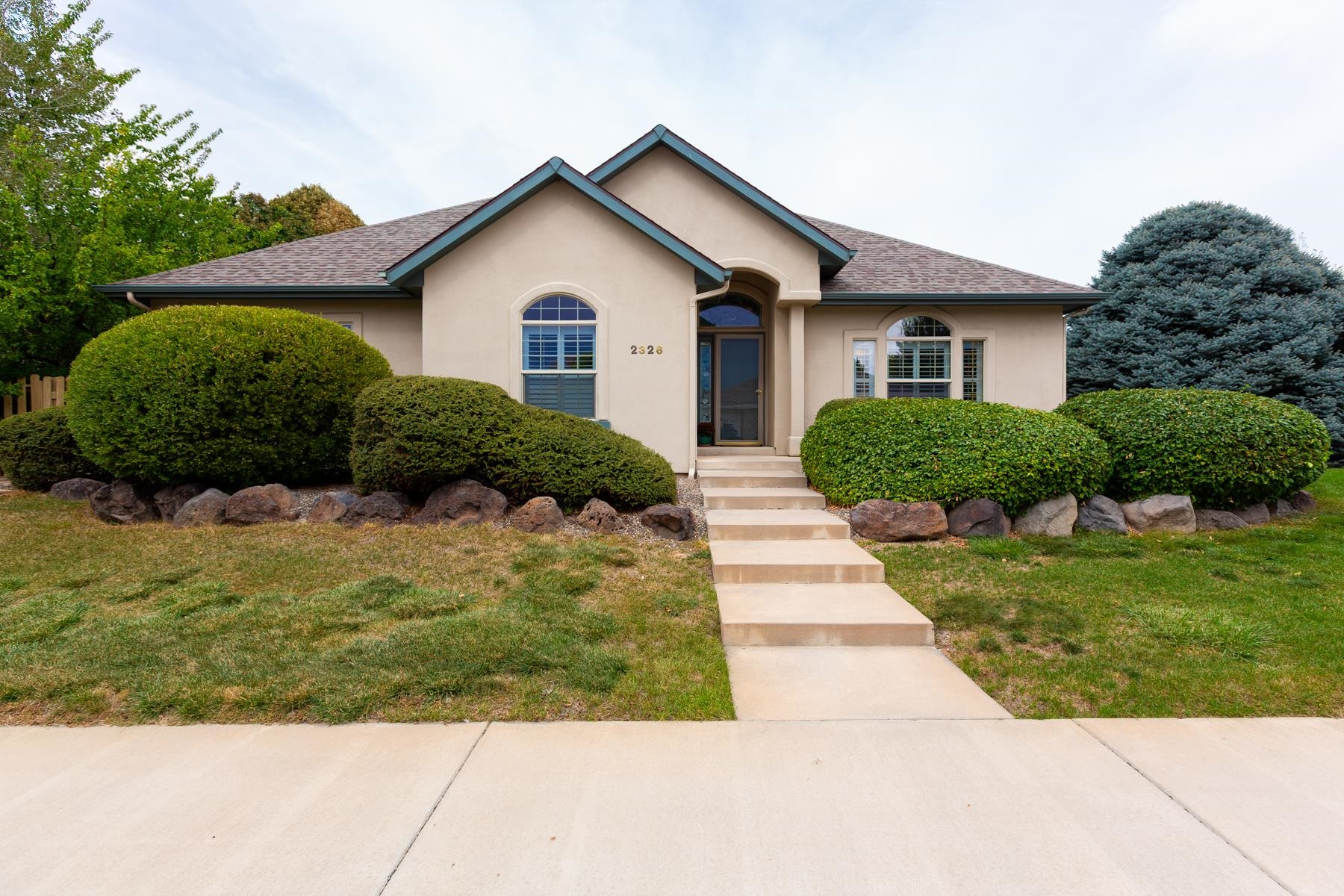 2326 Knoll Circle — photo