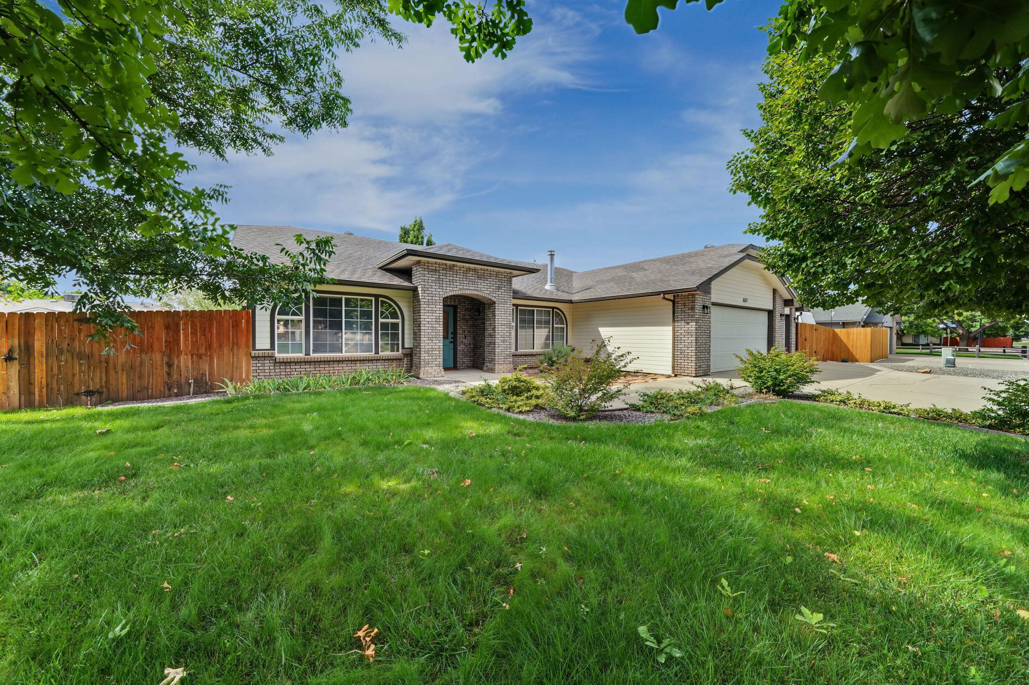 637 Silver Oak Drive — photo