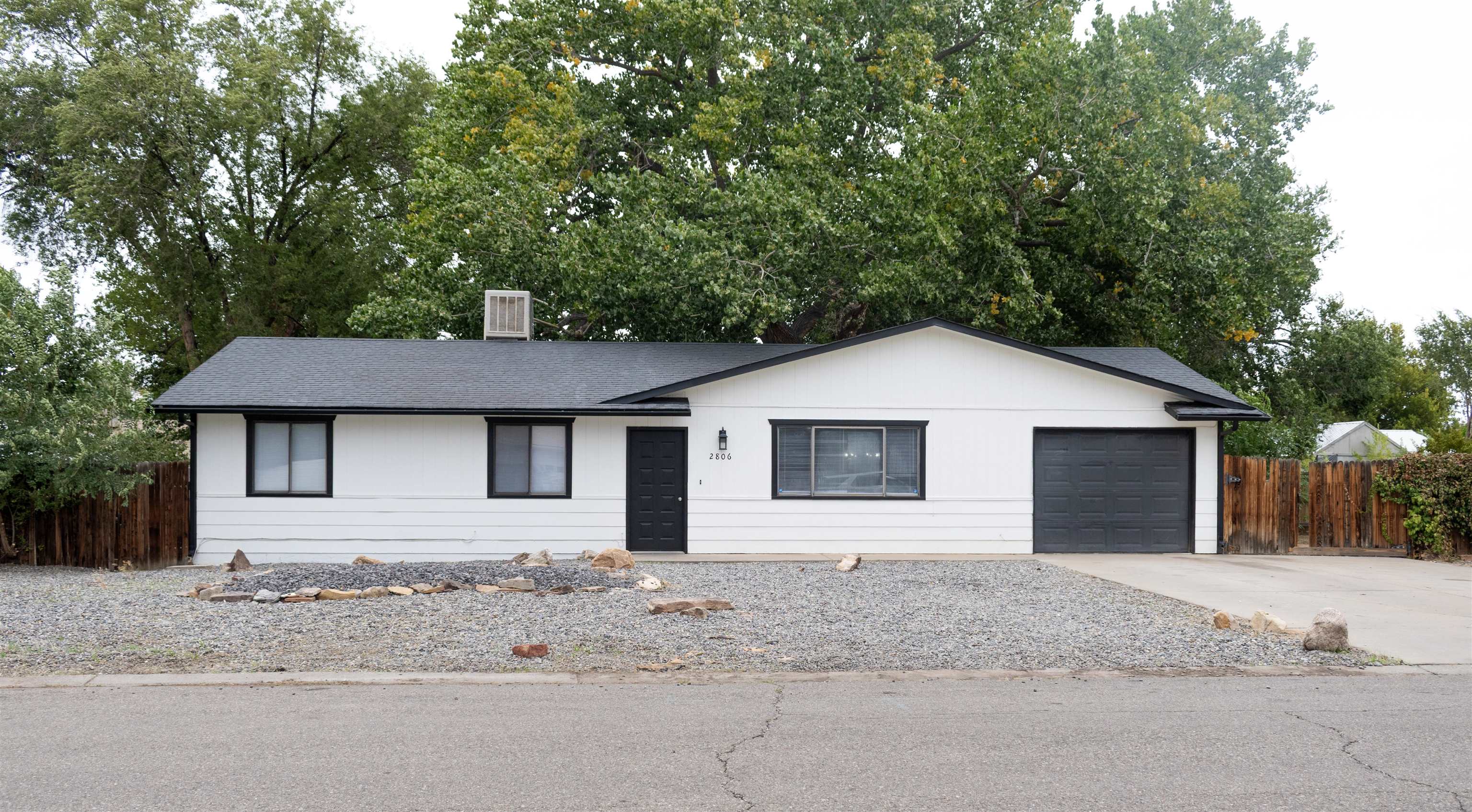 2806 Monroe Court — photo