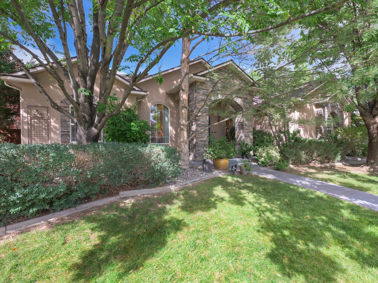 2666 Dahlia Court — photo