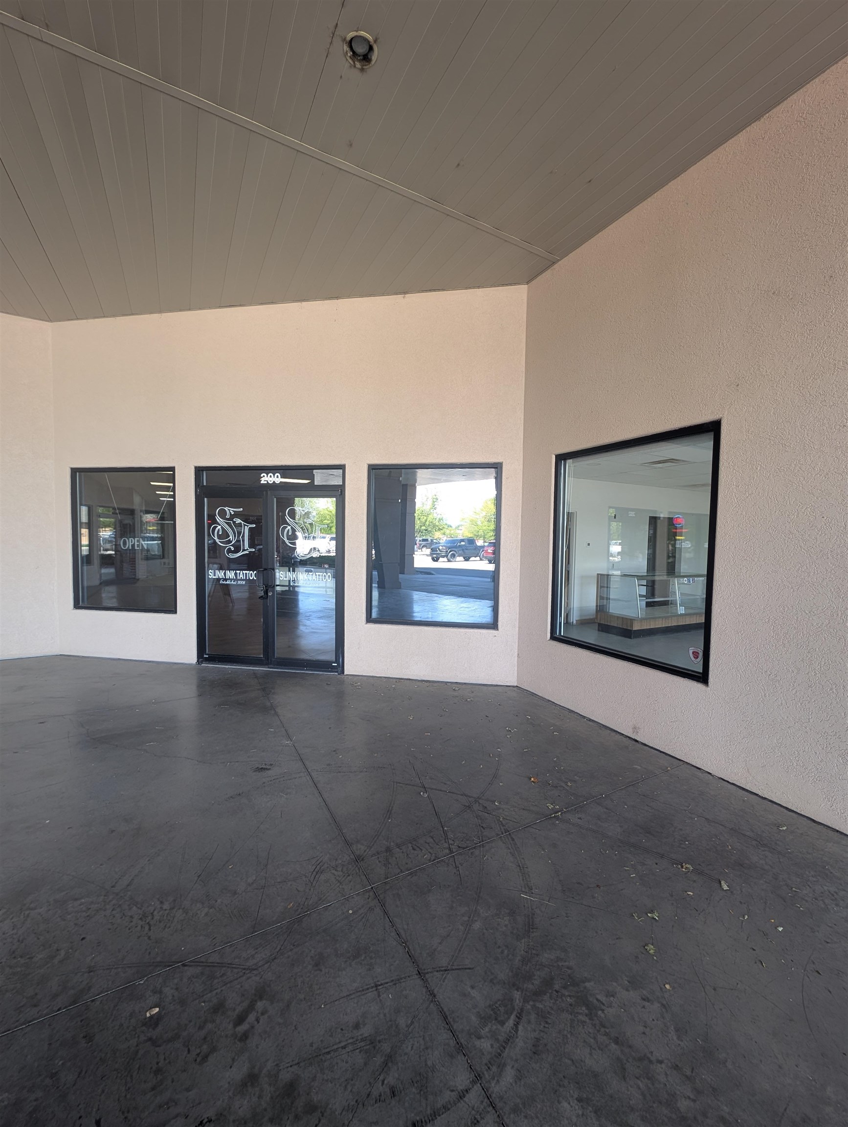 1410 Valley View Drive 200 — photo