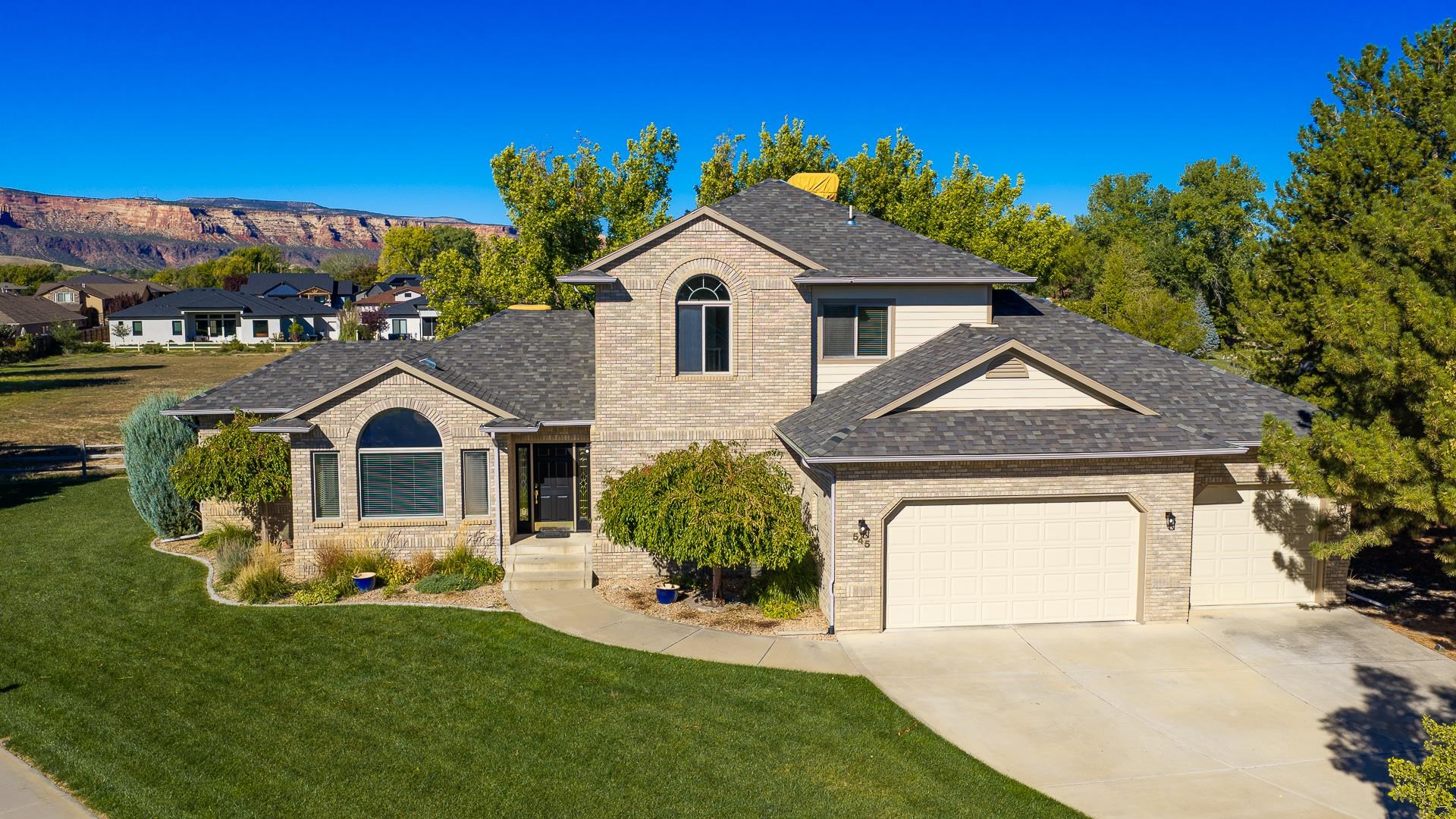 545 Pinnacle Court — photo