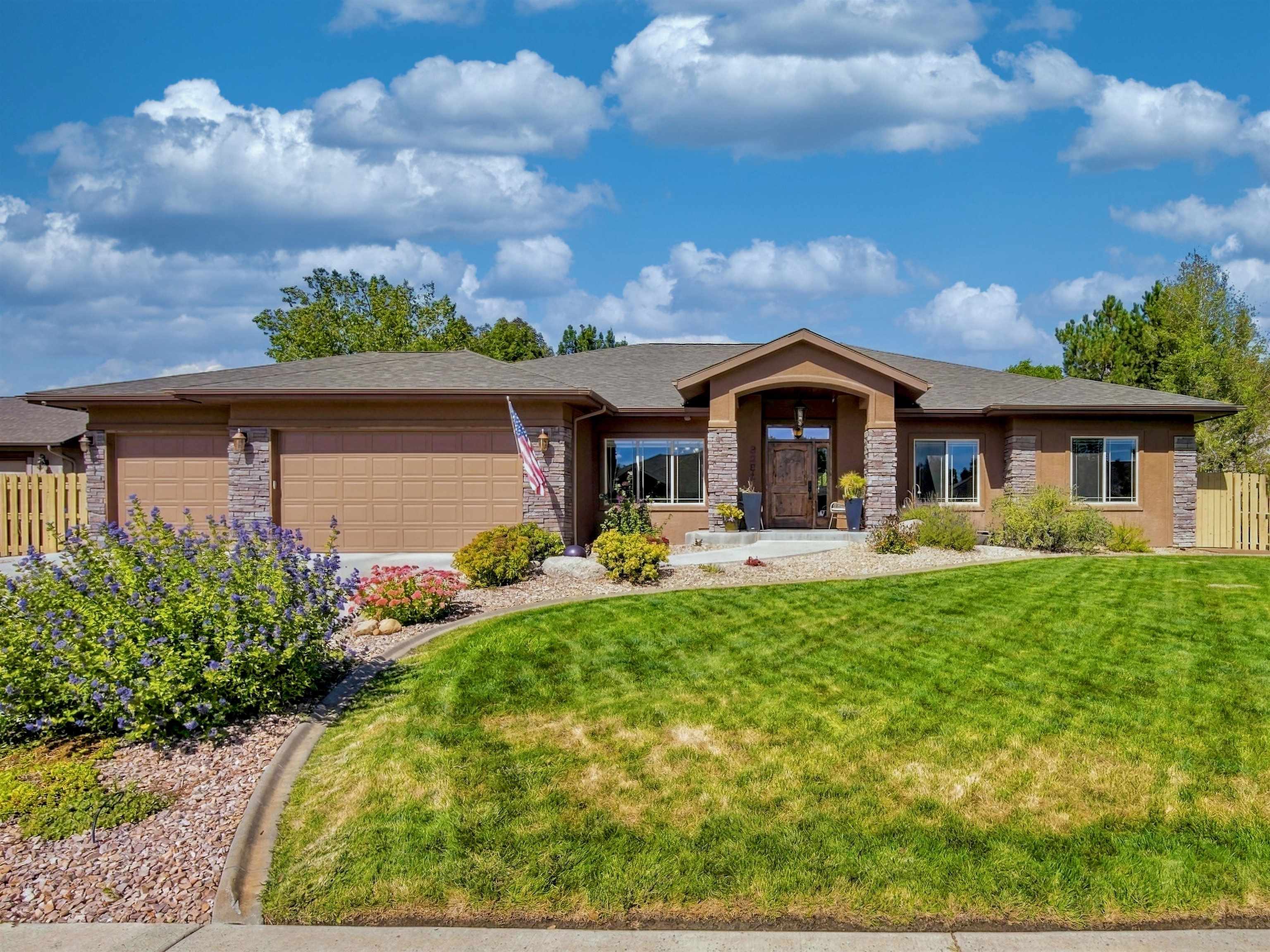3281 Woodgate Drive — photo