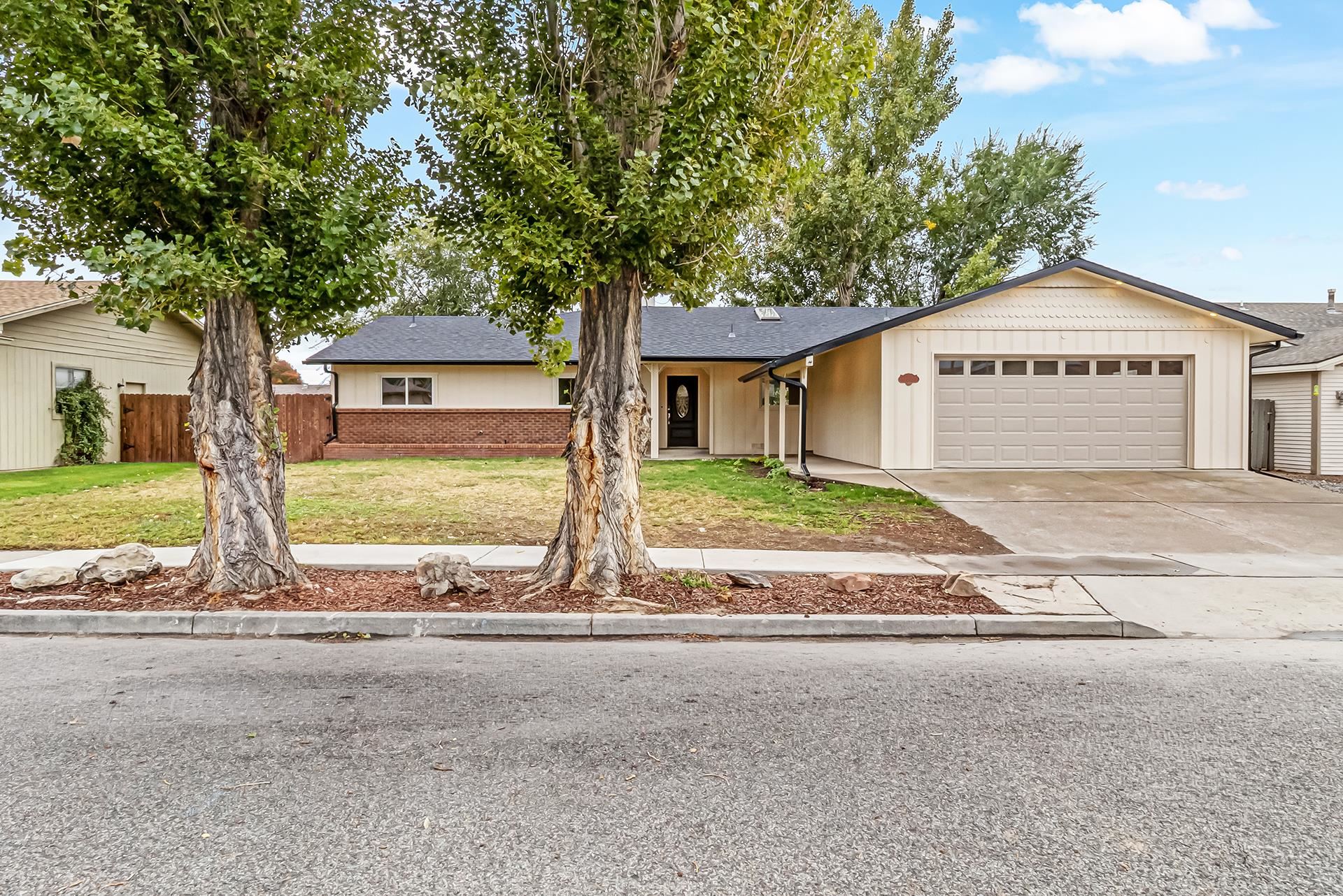 2305 Dogwood Court — photo