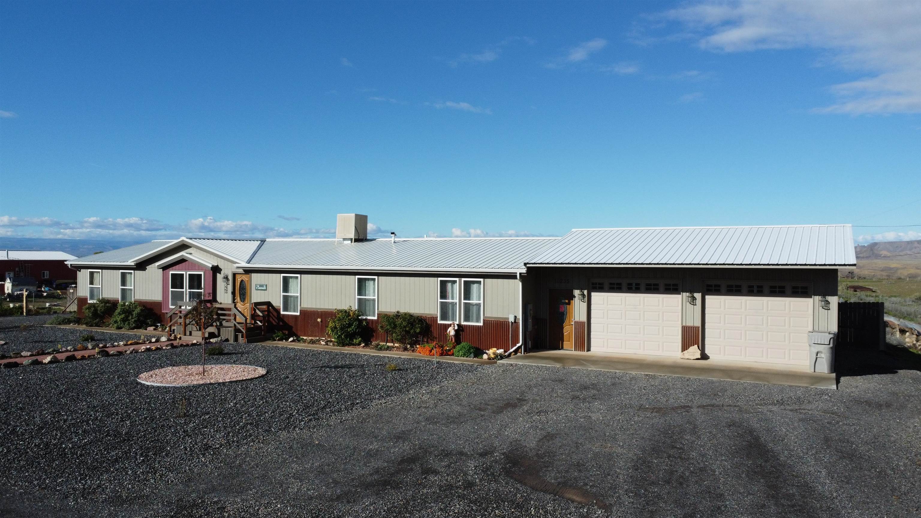 10235 Highway 65 — photo