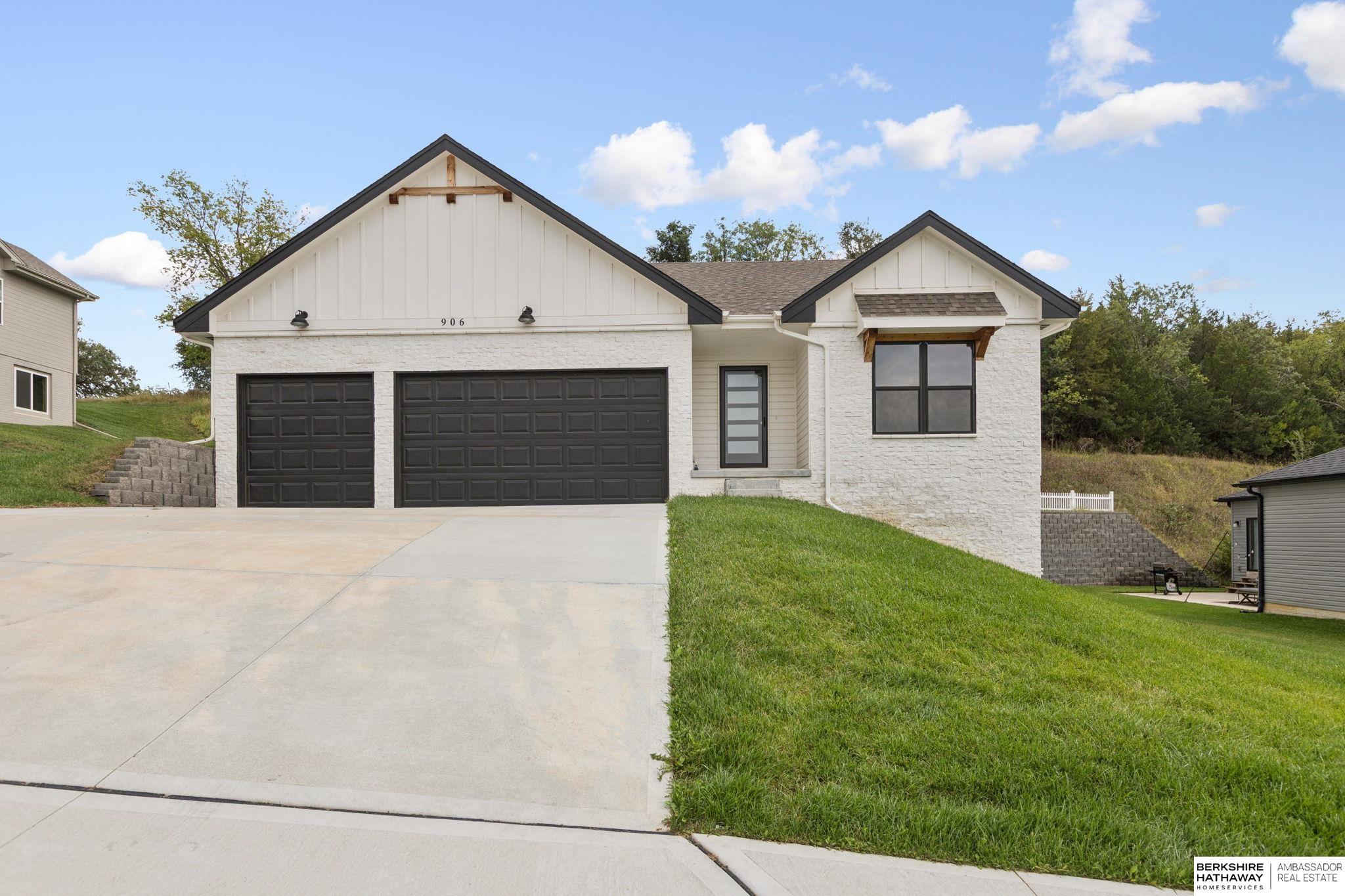906 Southridge Drive — photo