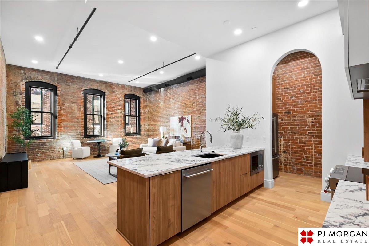 1105 Harney Street #202 — photo