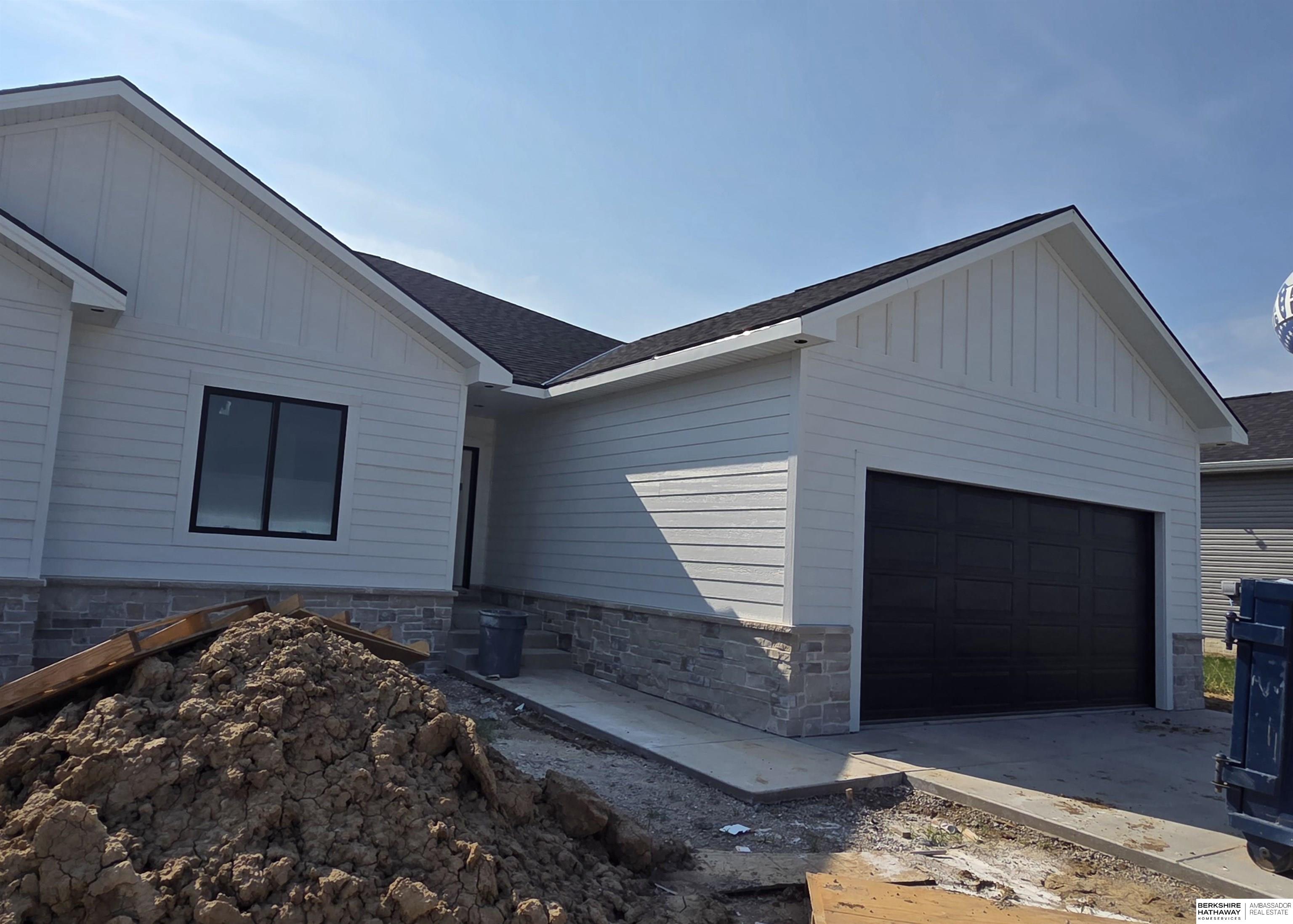2375 N Oak Street — photo