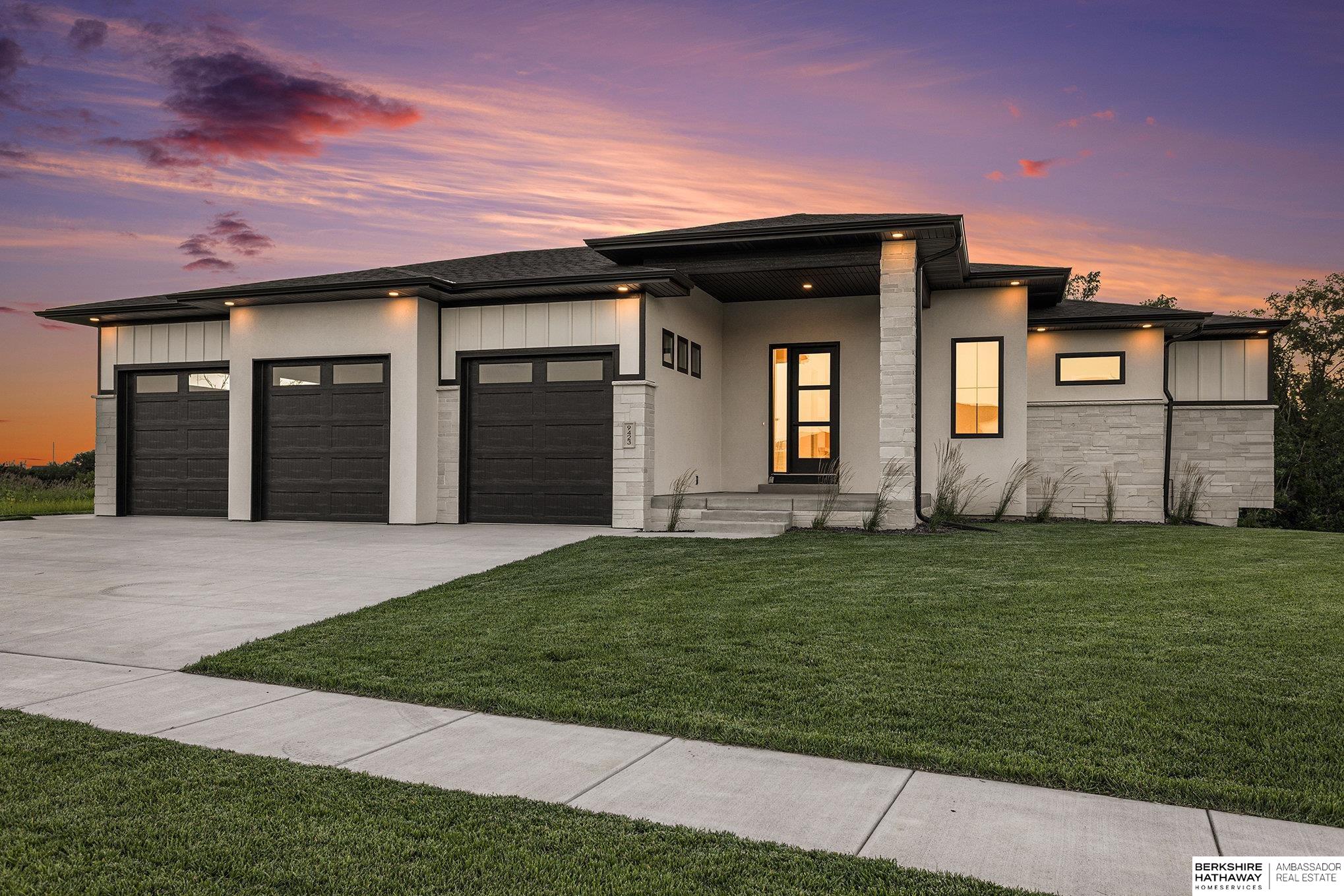 8910 Dragonfly Lane — photo