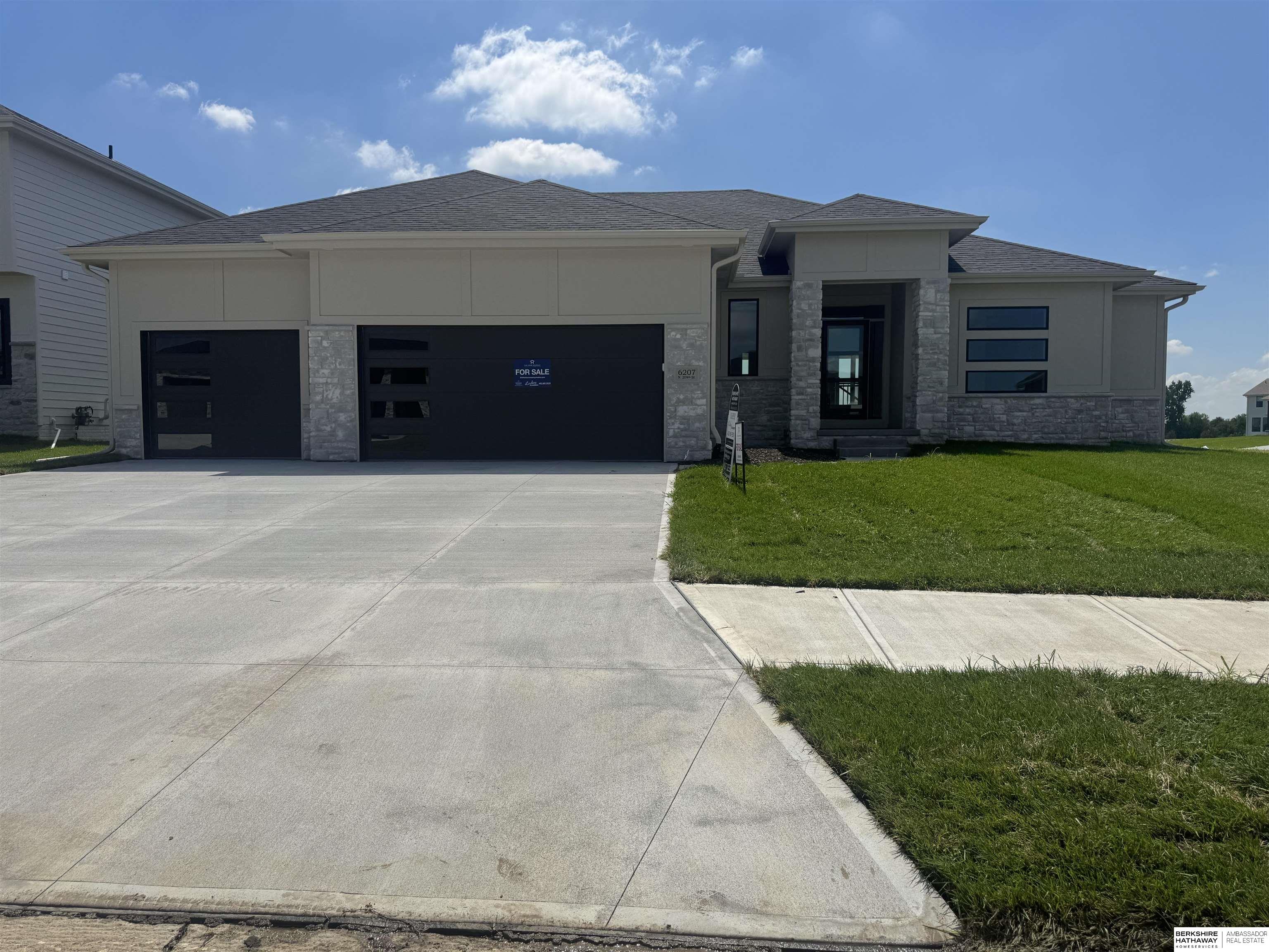 6207 N 209 Street — photo