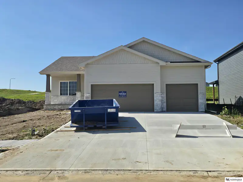 16013 Isabella Street — photo