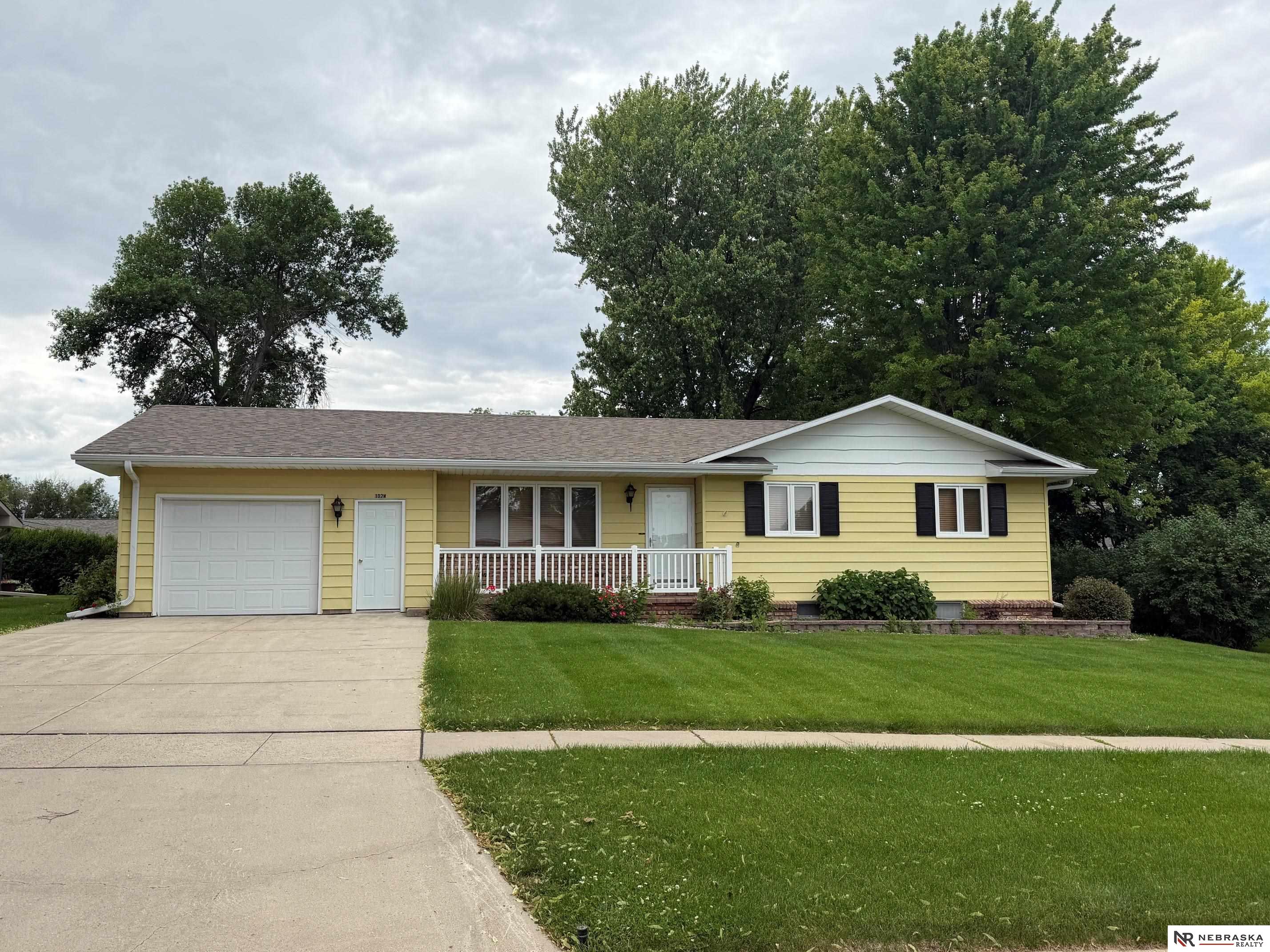 102 W Ken Miller Circle — photo