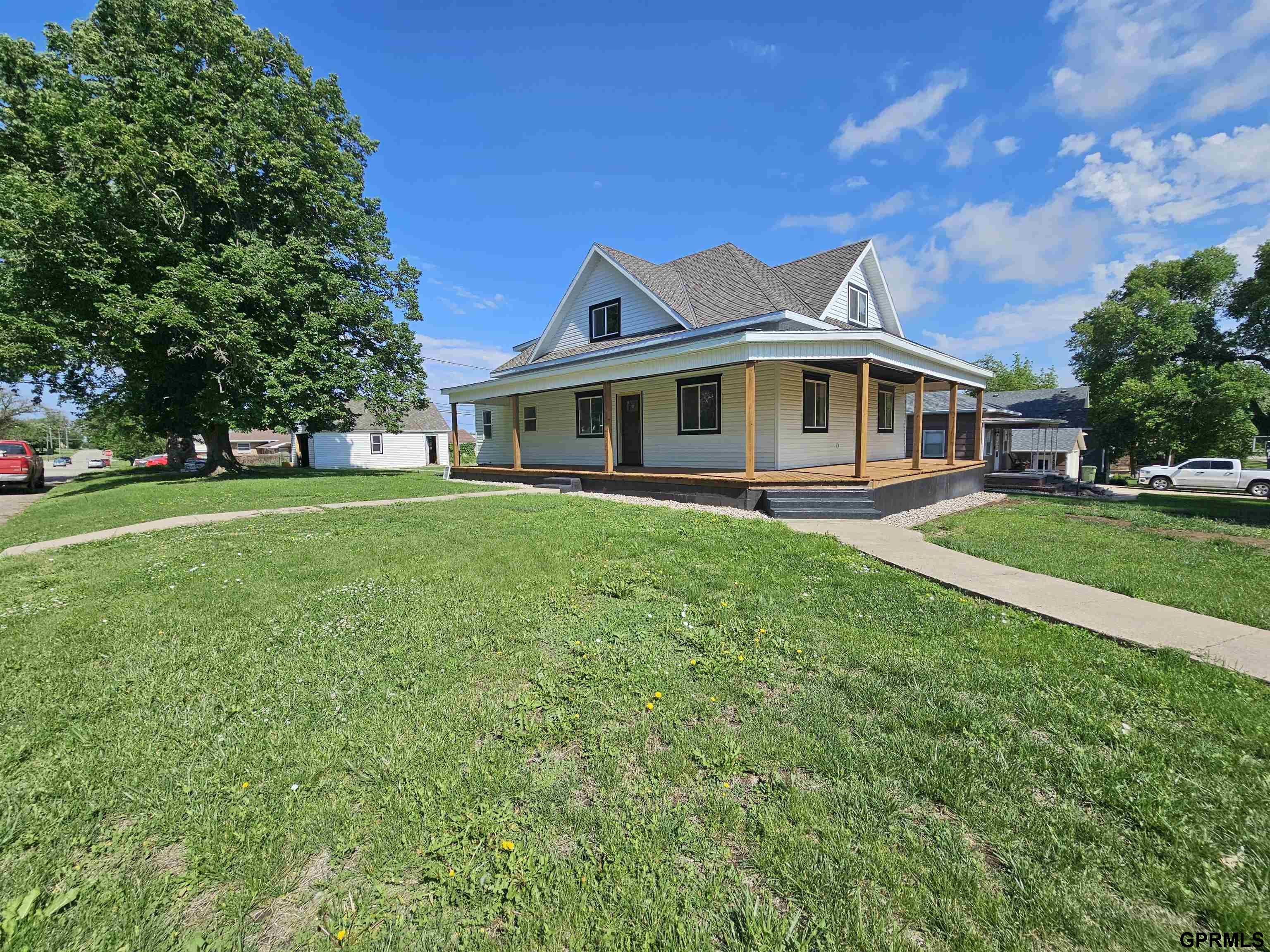 111 E Hickory Street — photo