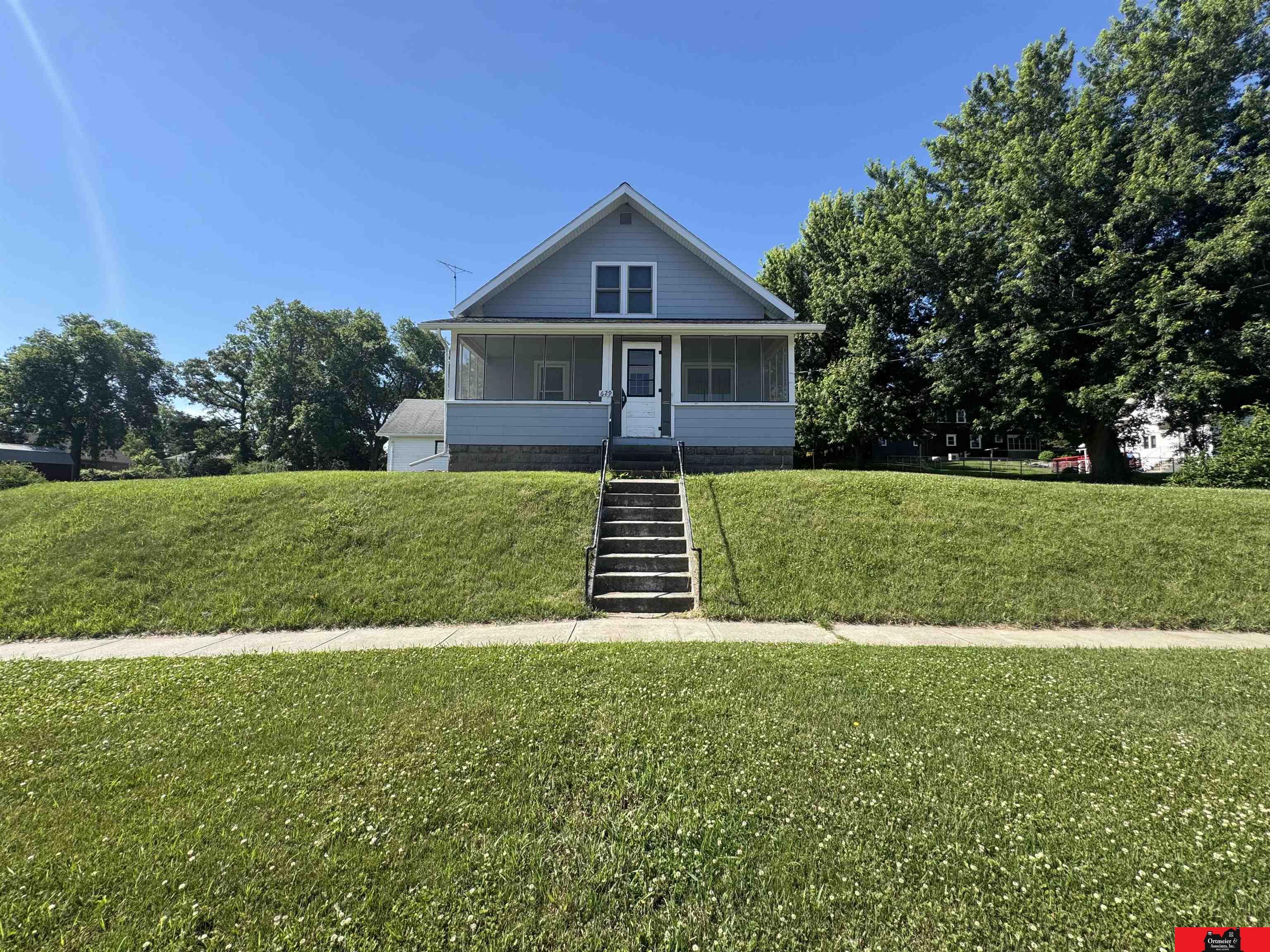 629 E Grove Street — photo