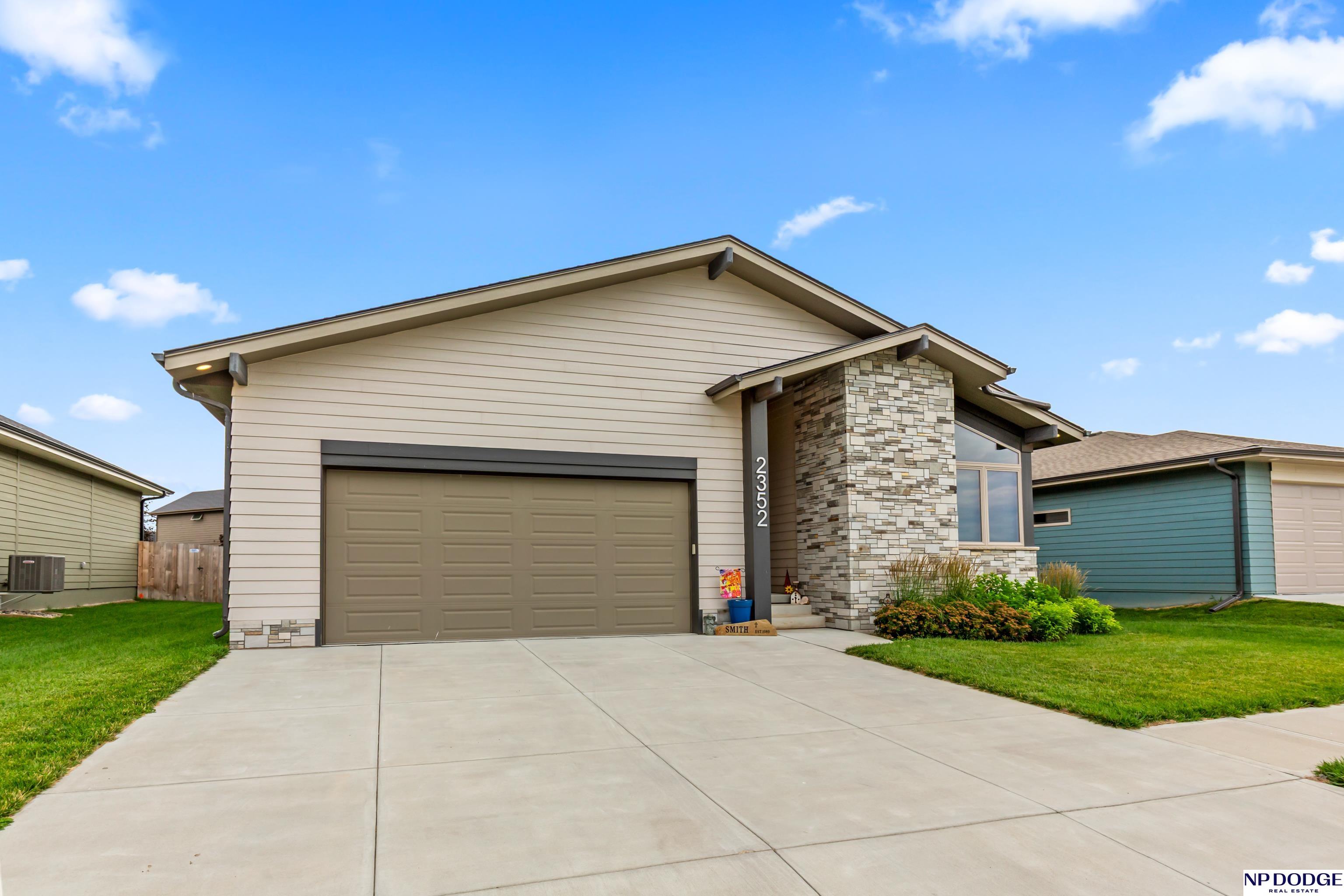 2352 Landing Lane — photo