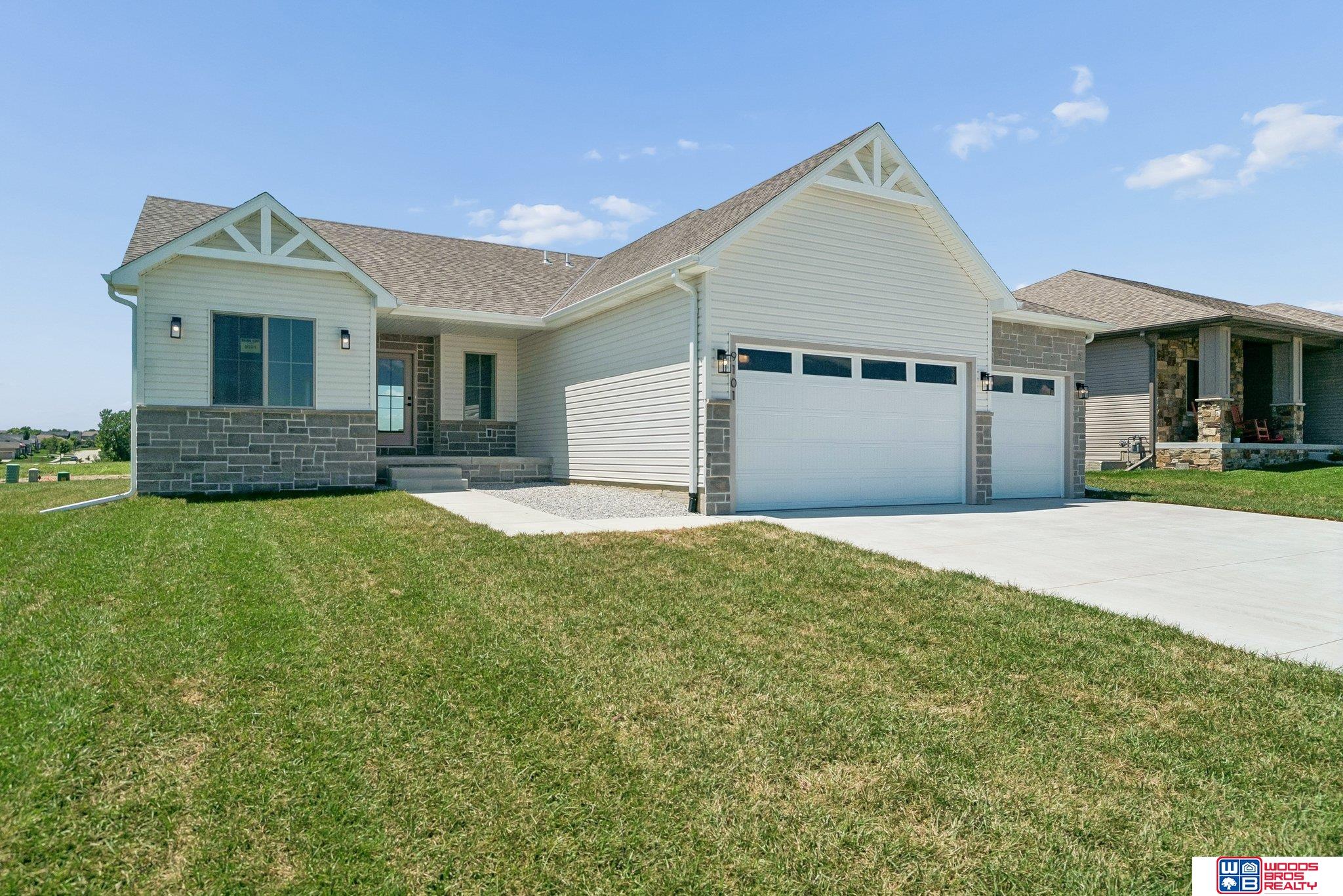 9101 Castle Pine Drive — photo