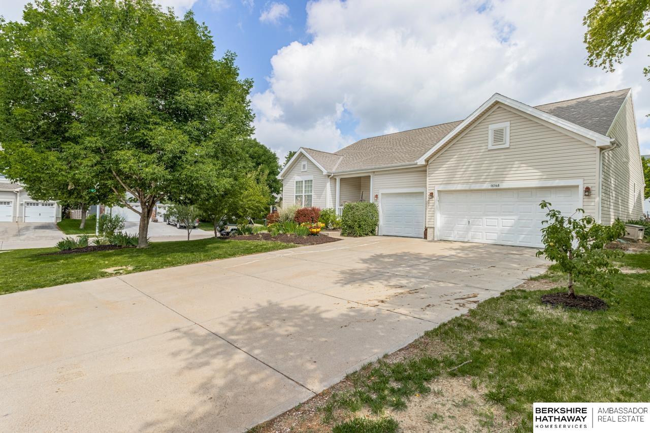 16148 V Circle — photo
