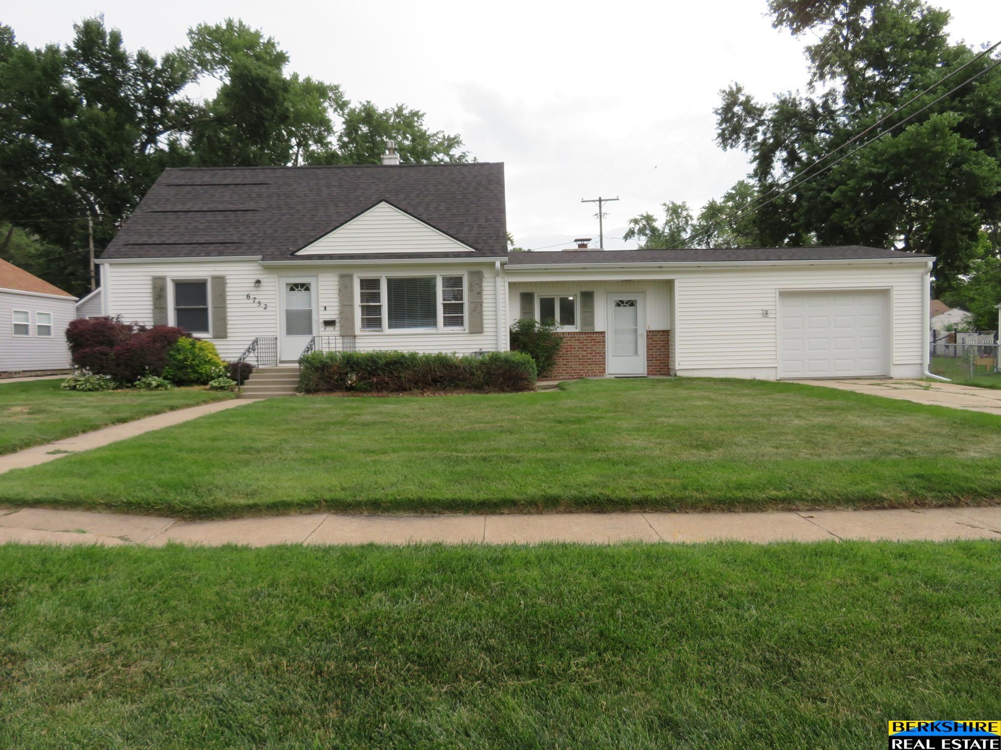 6752 Charles Street — photo