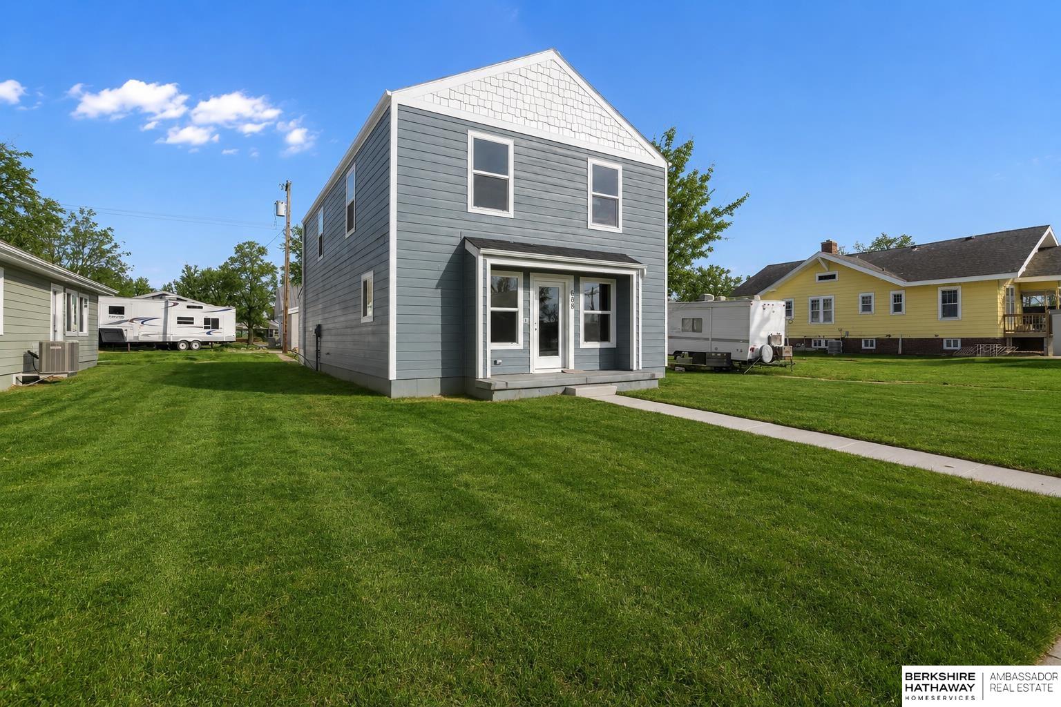 608 Main Street — photo