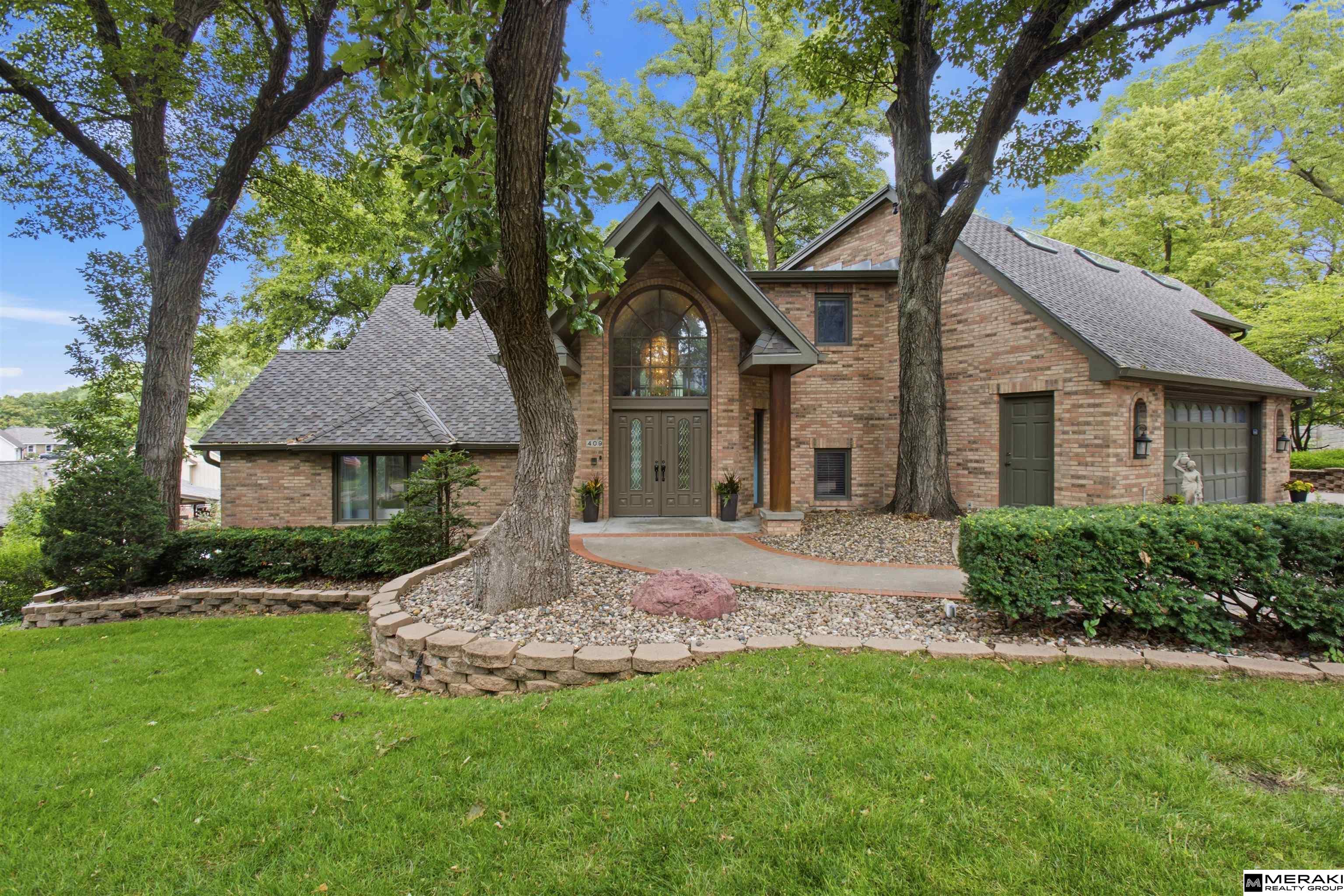 409 Martin Drive N — photo