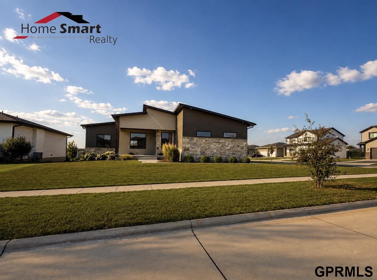 740 W Panorama Road — photo