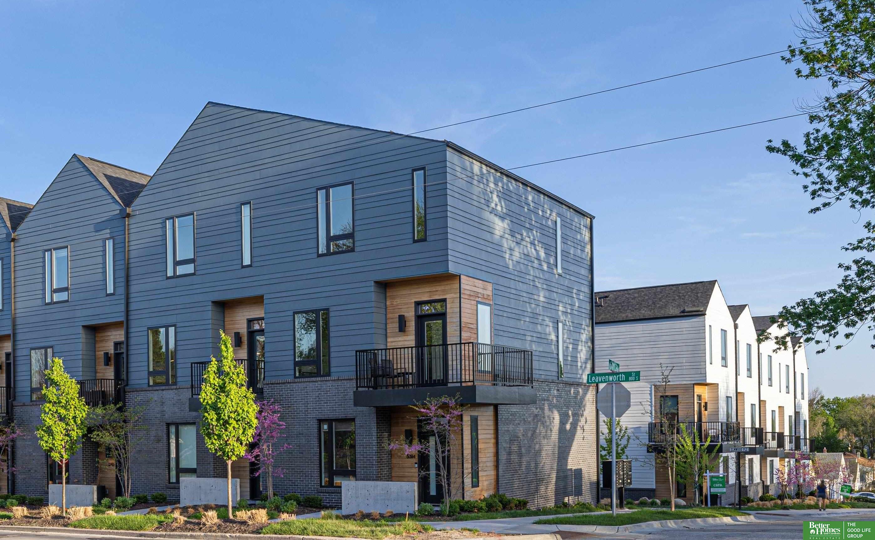 5325 Elmwood Plaza — photo