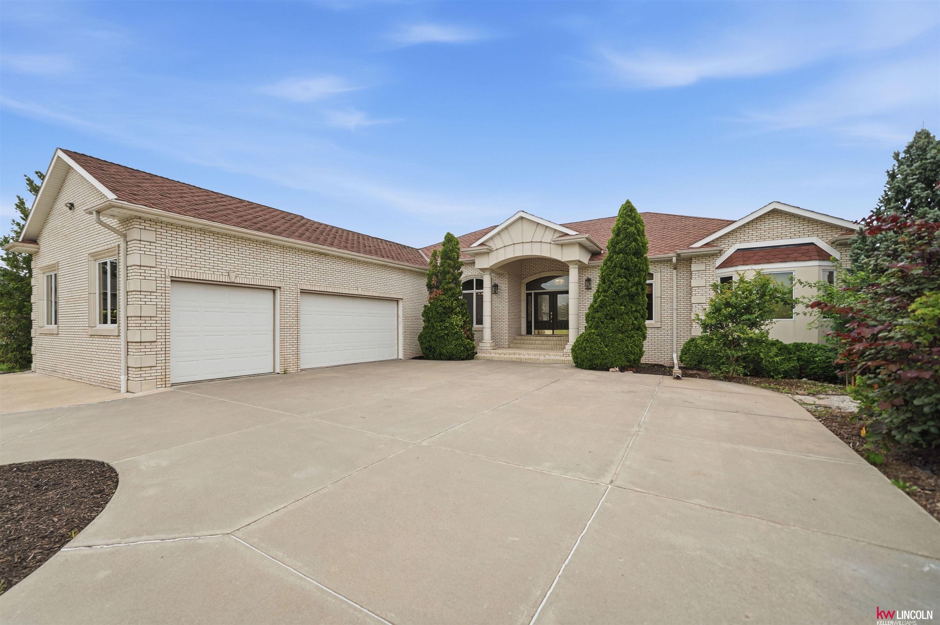 2555 Southview Circle — photo