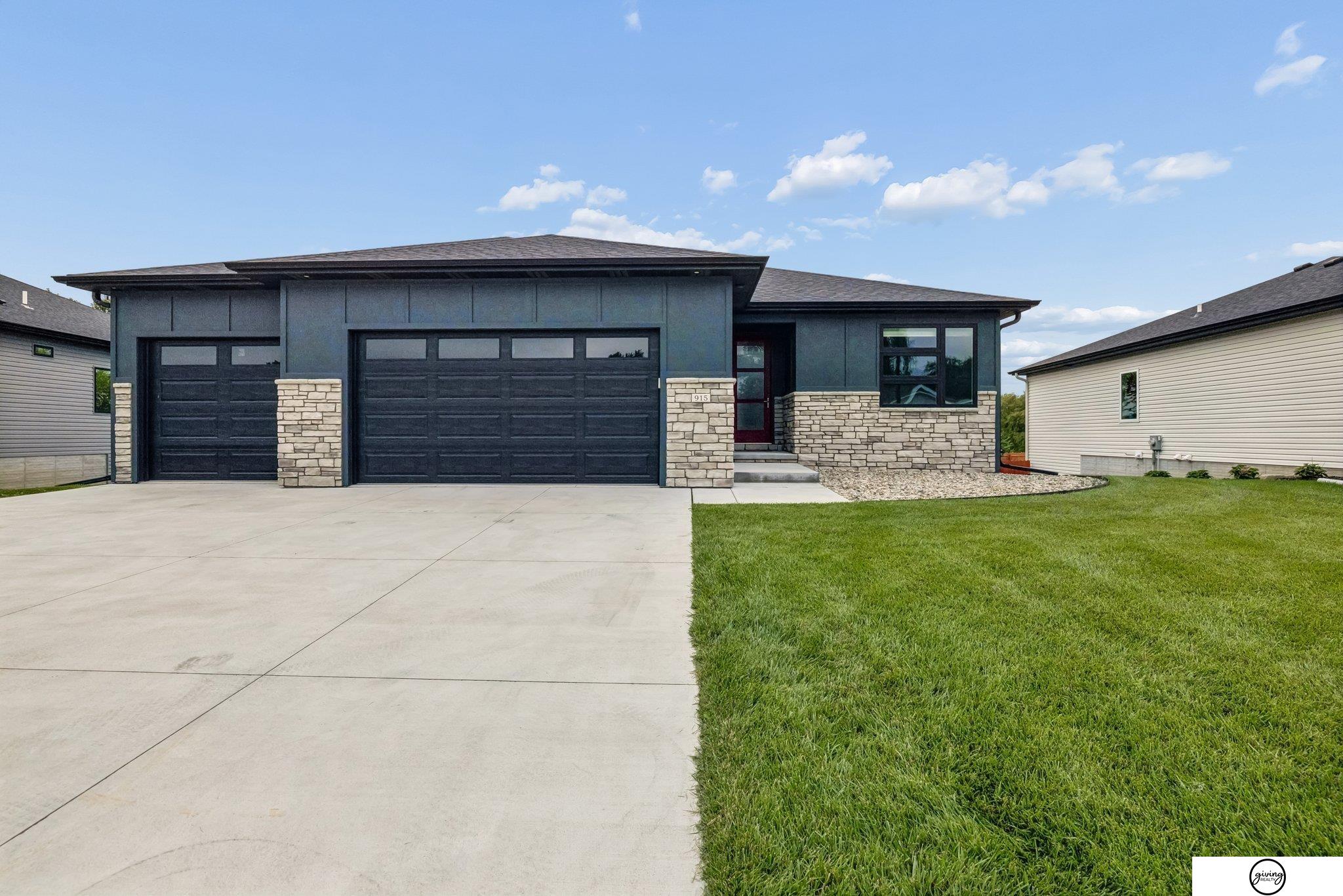 915 Hackberry Street — photo