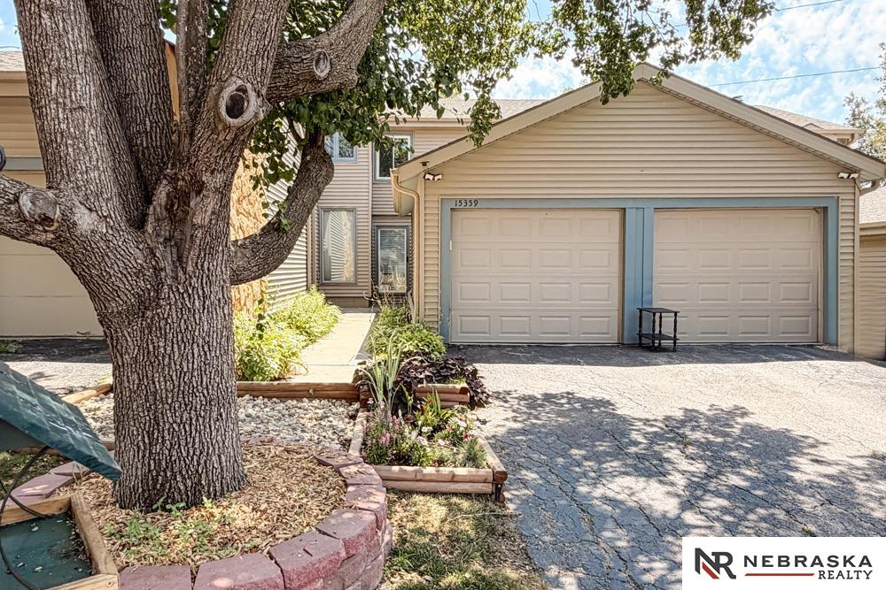 15359 Mason Plaza — photo