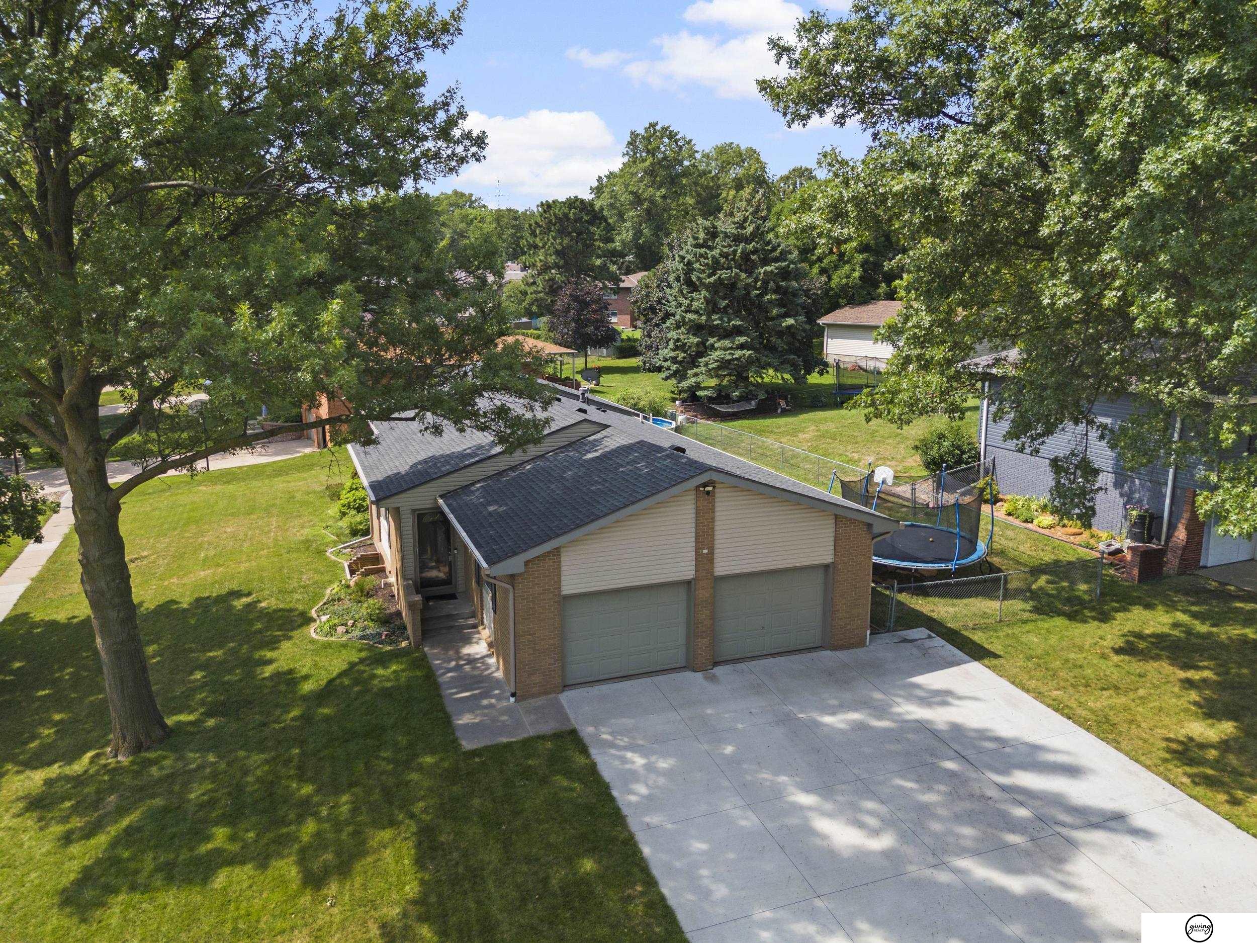 6041 Kenwood Road — photo