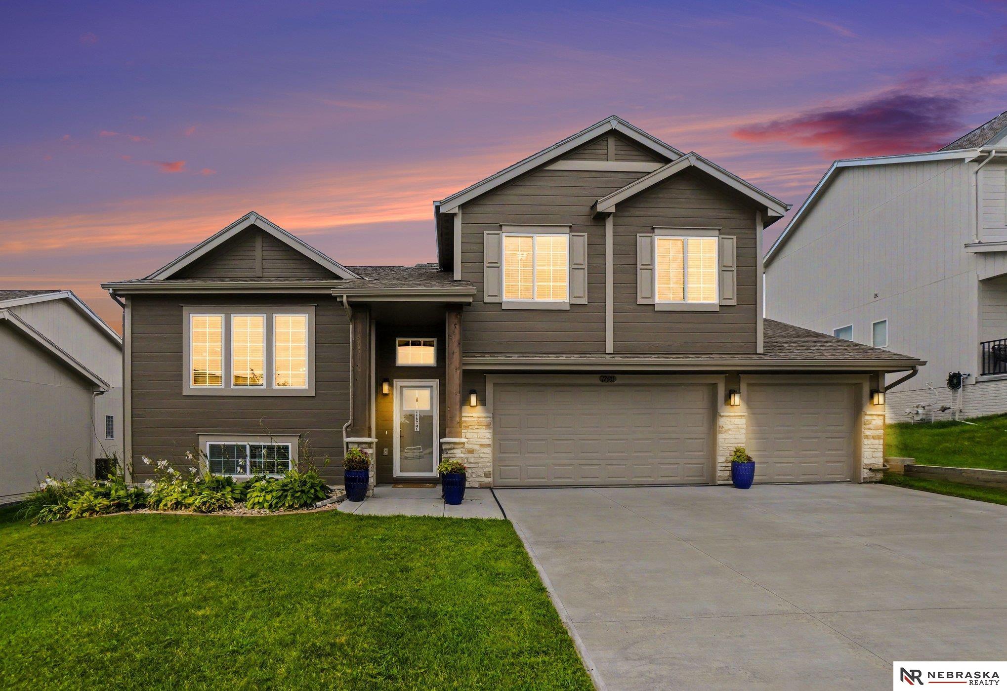 17601 Palisades Drive — photo