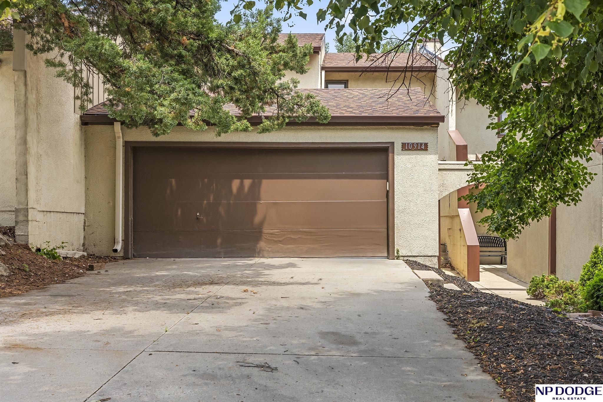 10914 Saratoga Plaza — photo