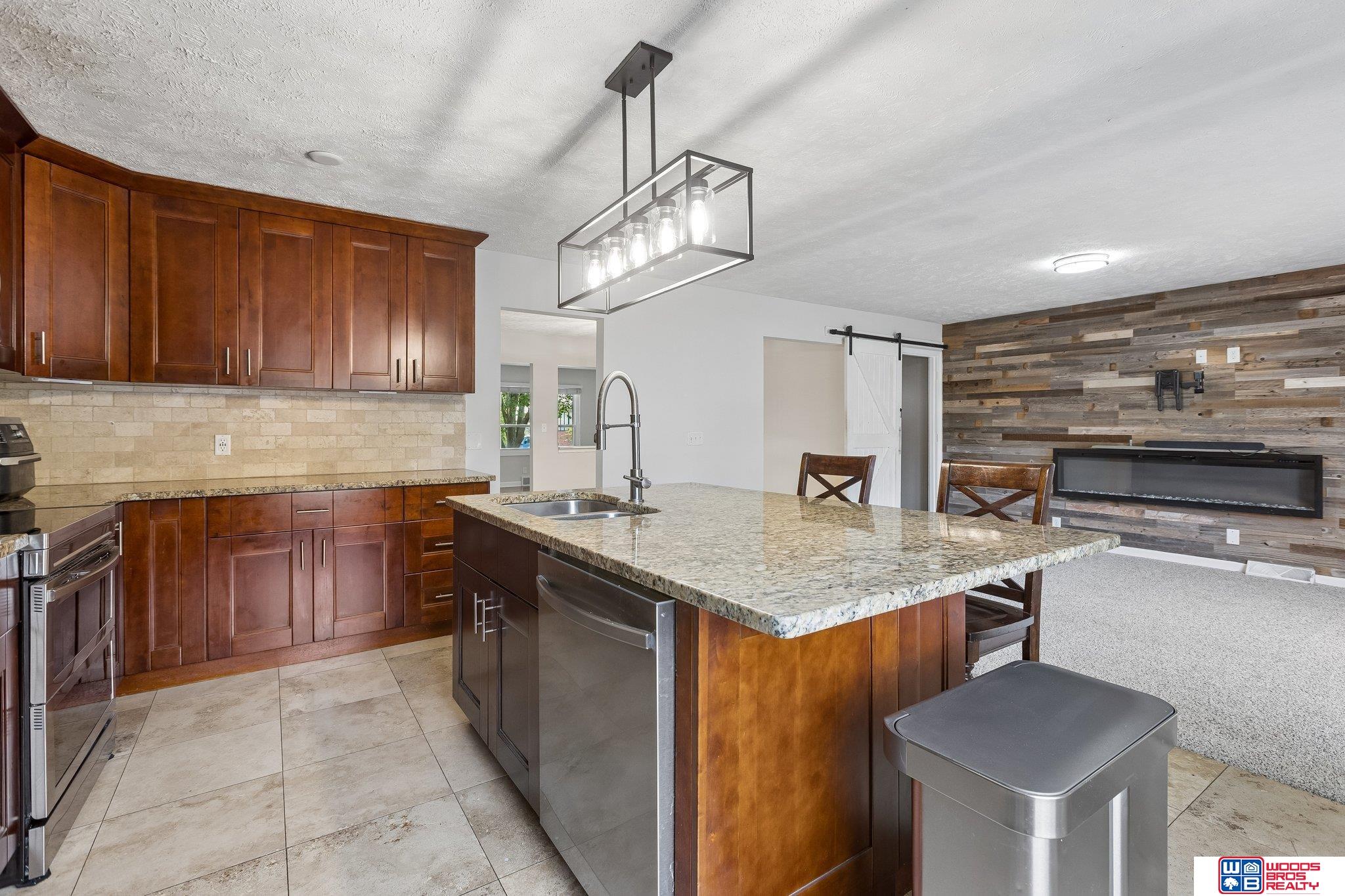 8222 Gold Street — photo