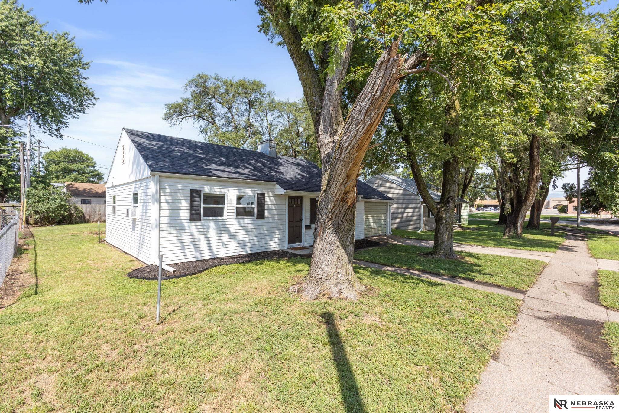 2127 Hickory Lane — photo
