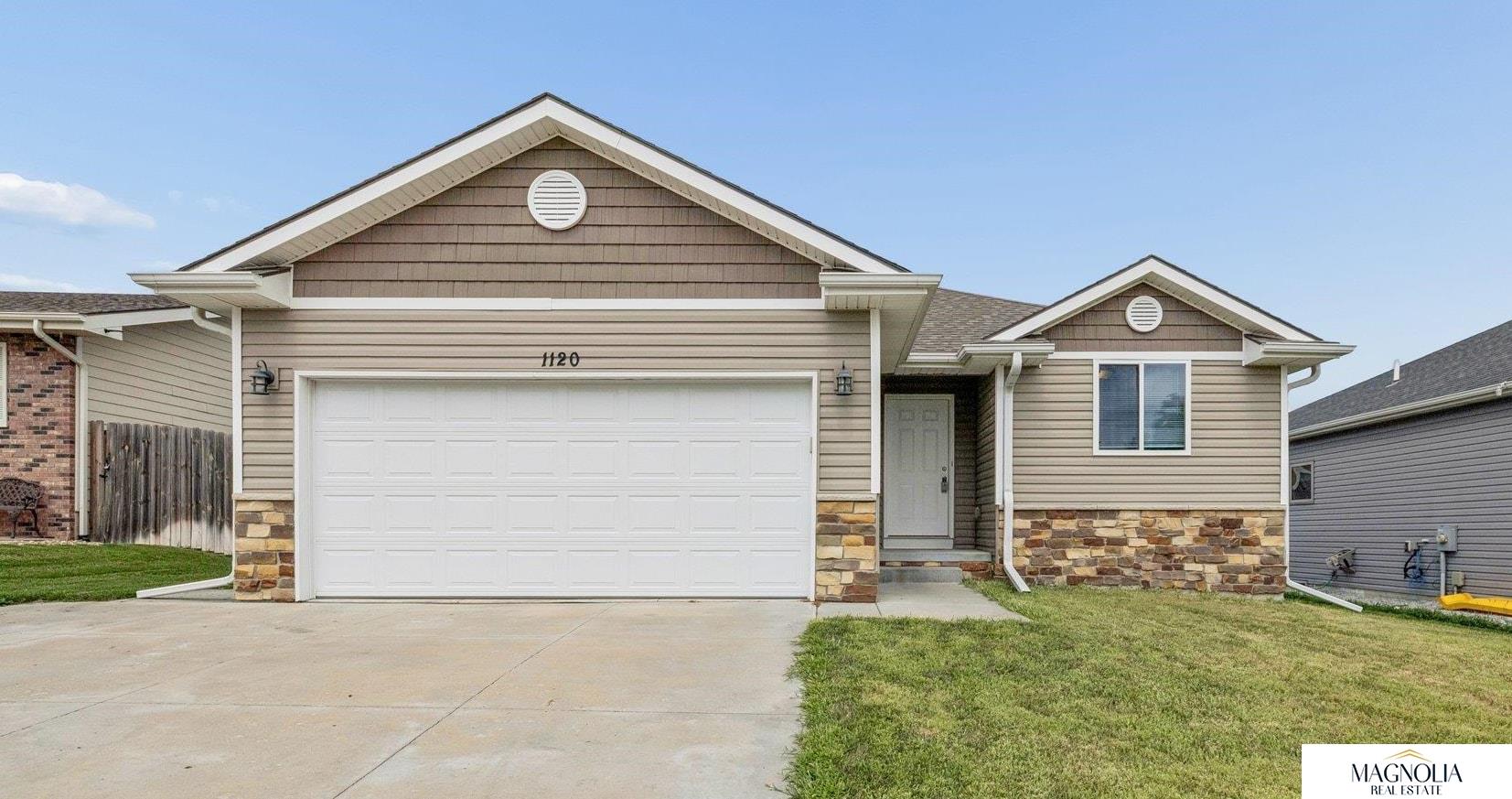1120 Geranium Drive — photo