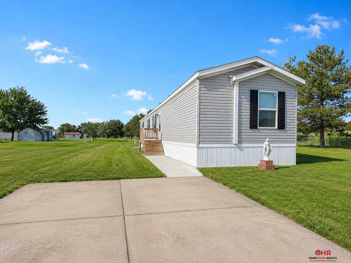 1010 W Peach Street — photo