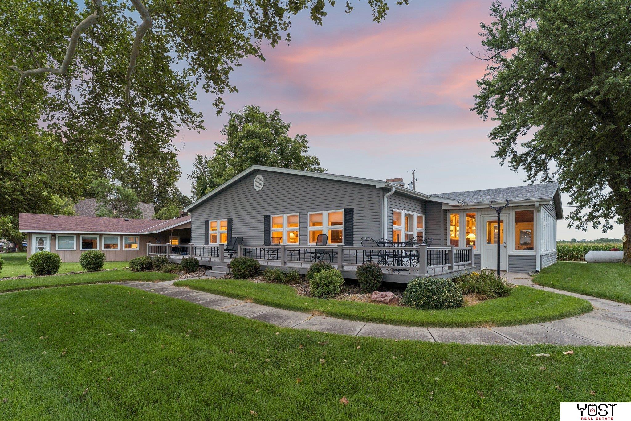 2220 E Lake Drive — photo