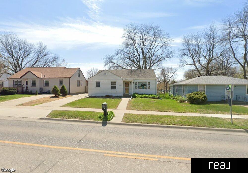 5211 Pioneers Boulevard — photo