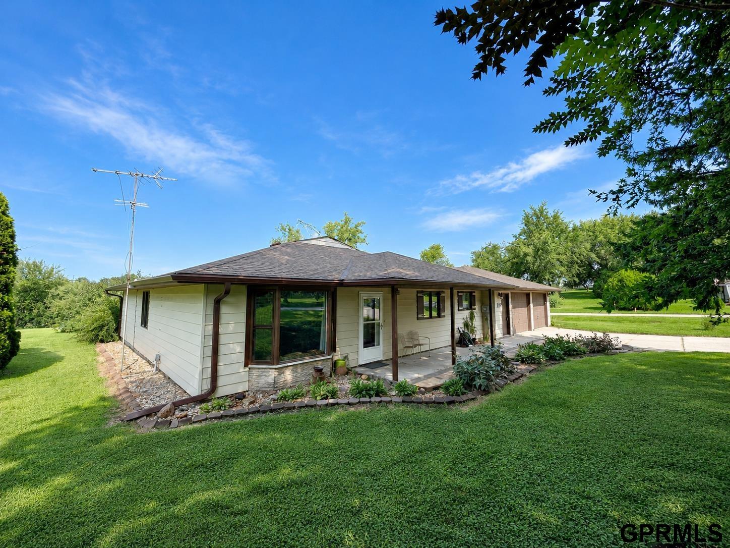 715 Lakeview Drive — photo
