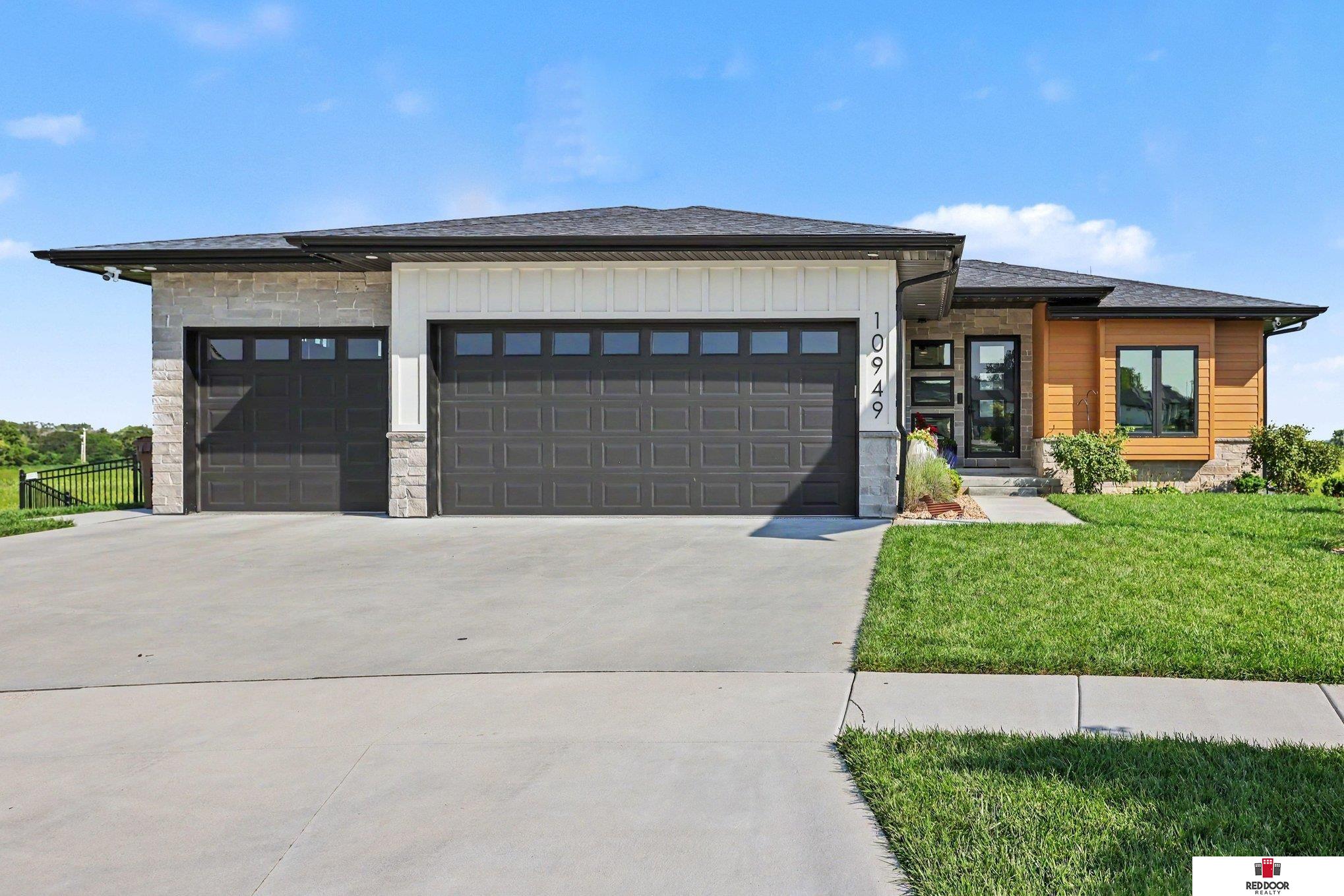 10949 Crescent Moon Place — photo