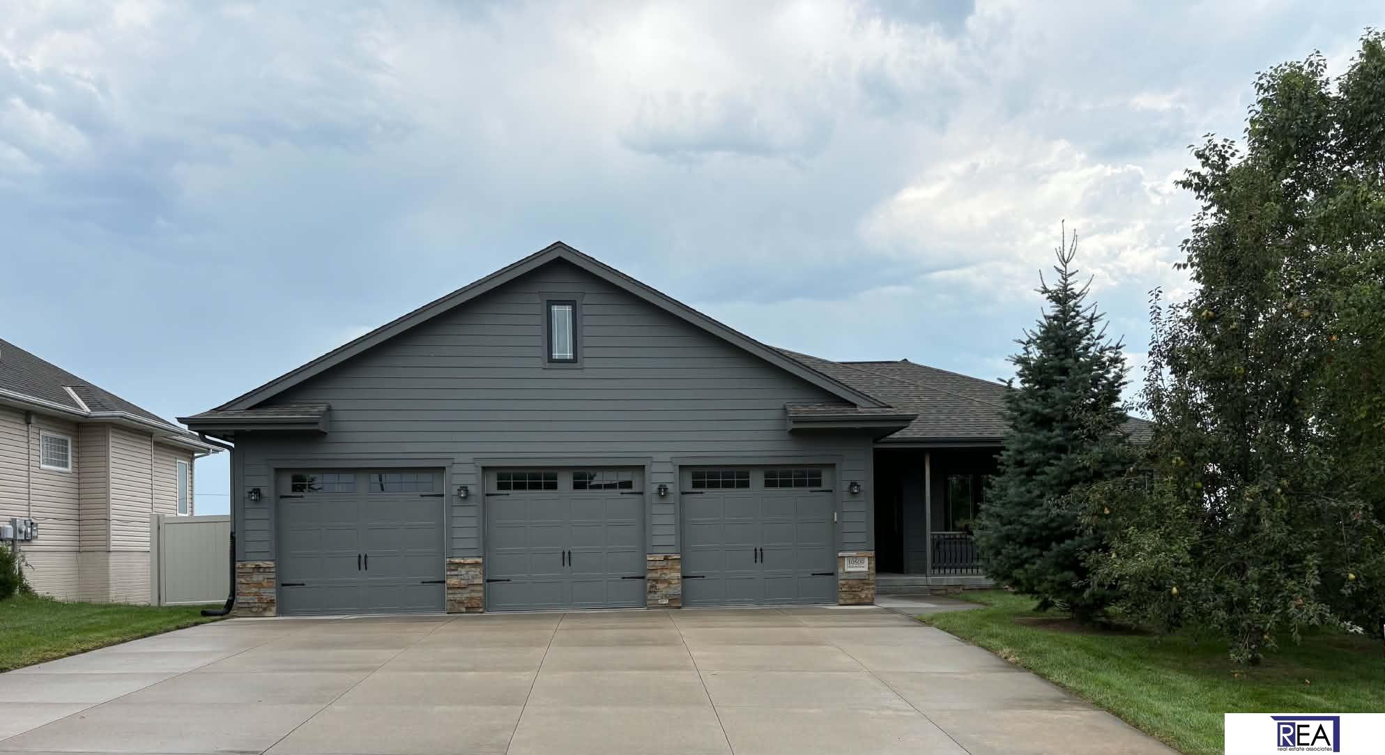 10509 Hillcrest Drive — photo