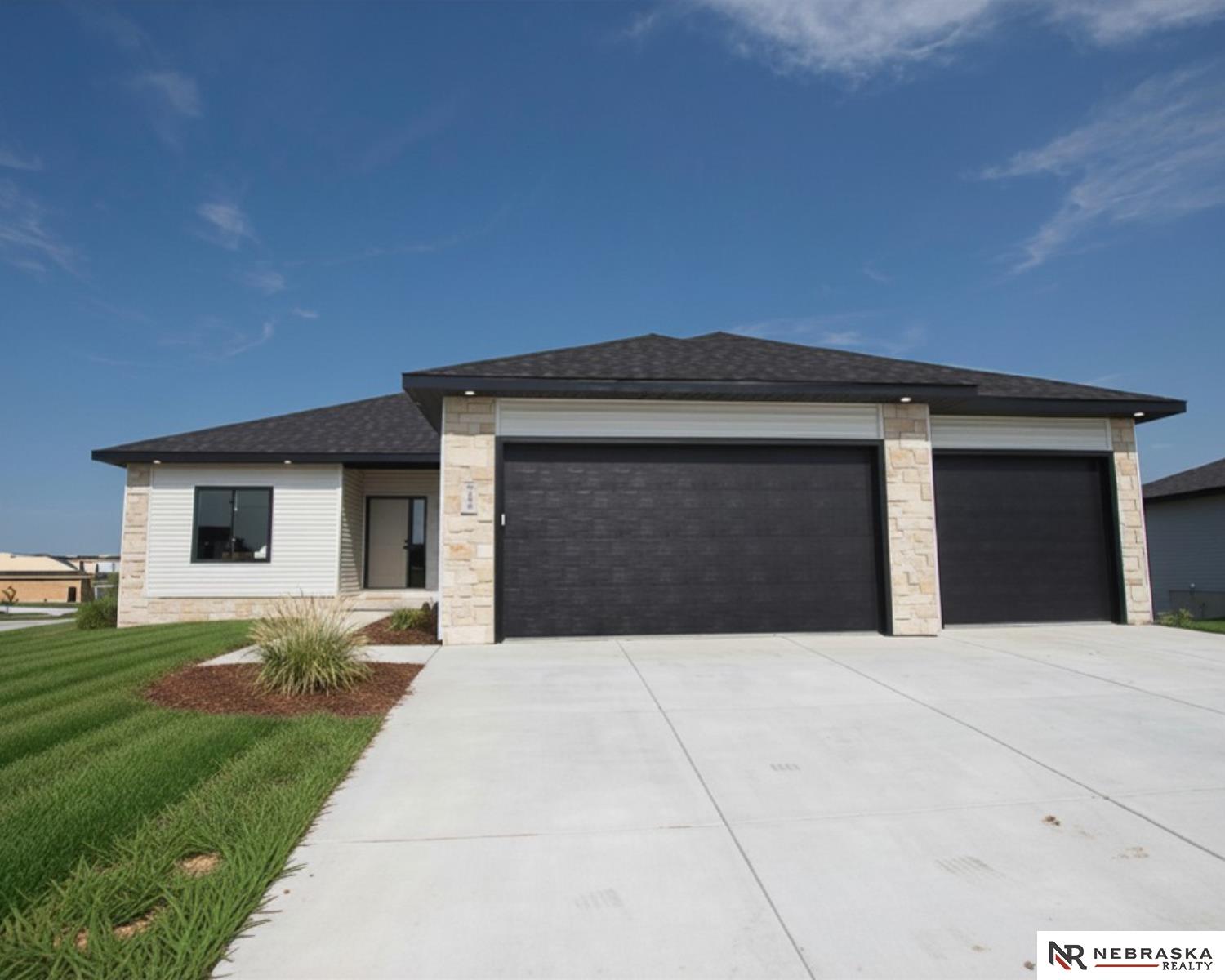9400 Dalton Drive — photo