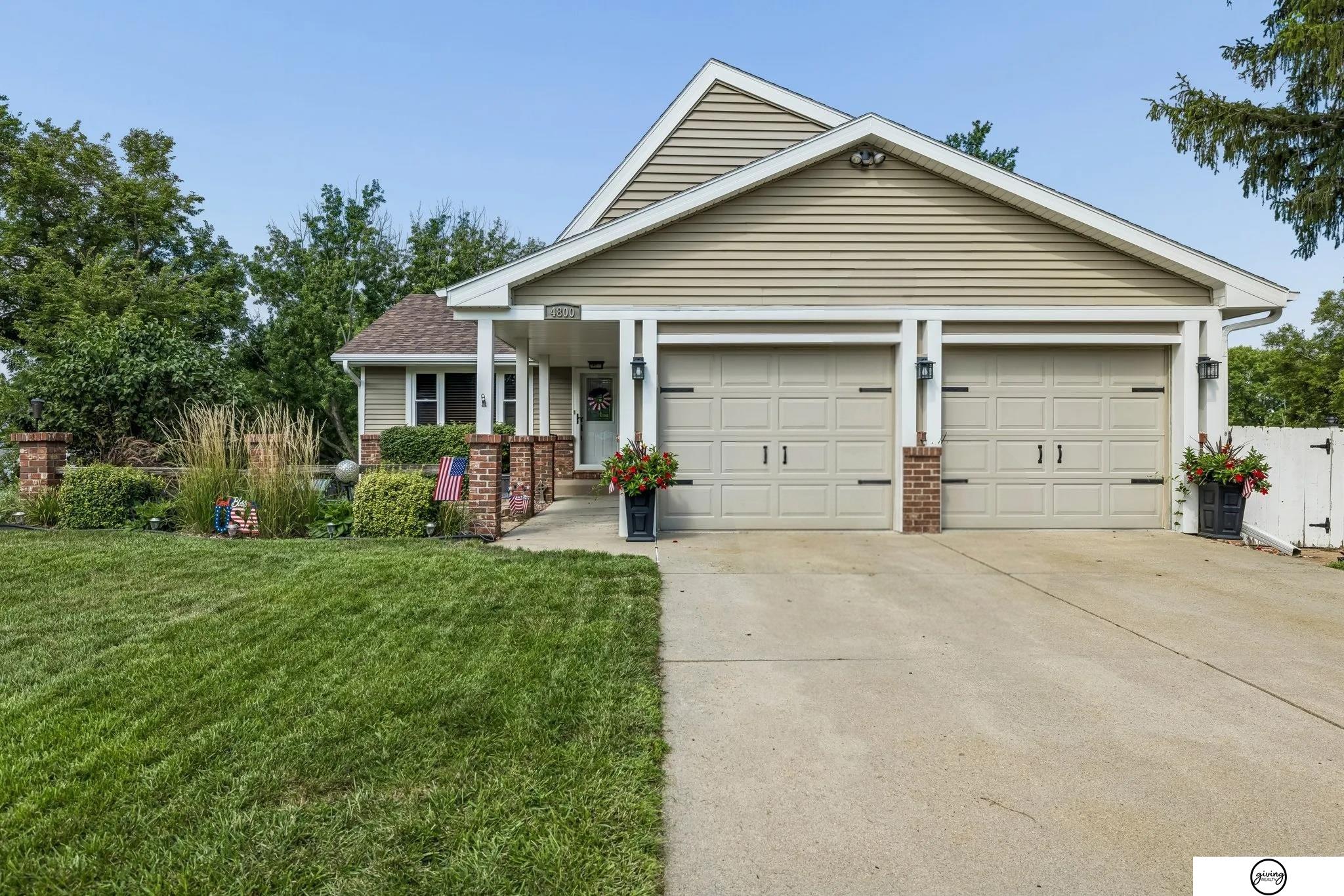 4800 Huddersfield Court — photo