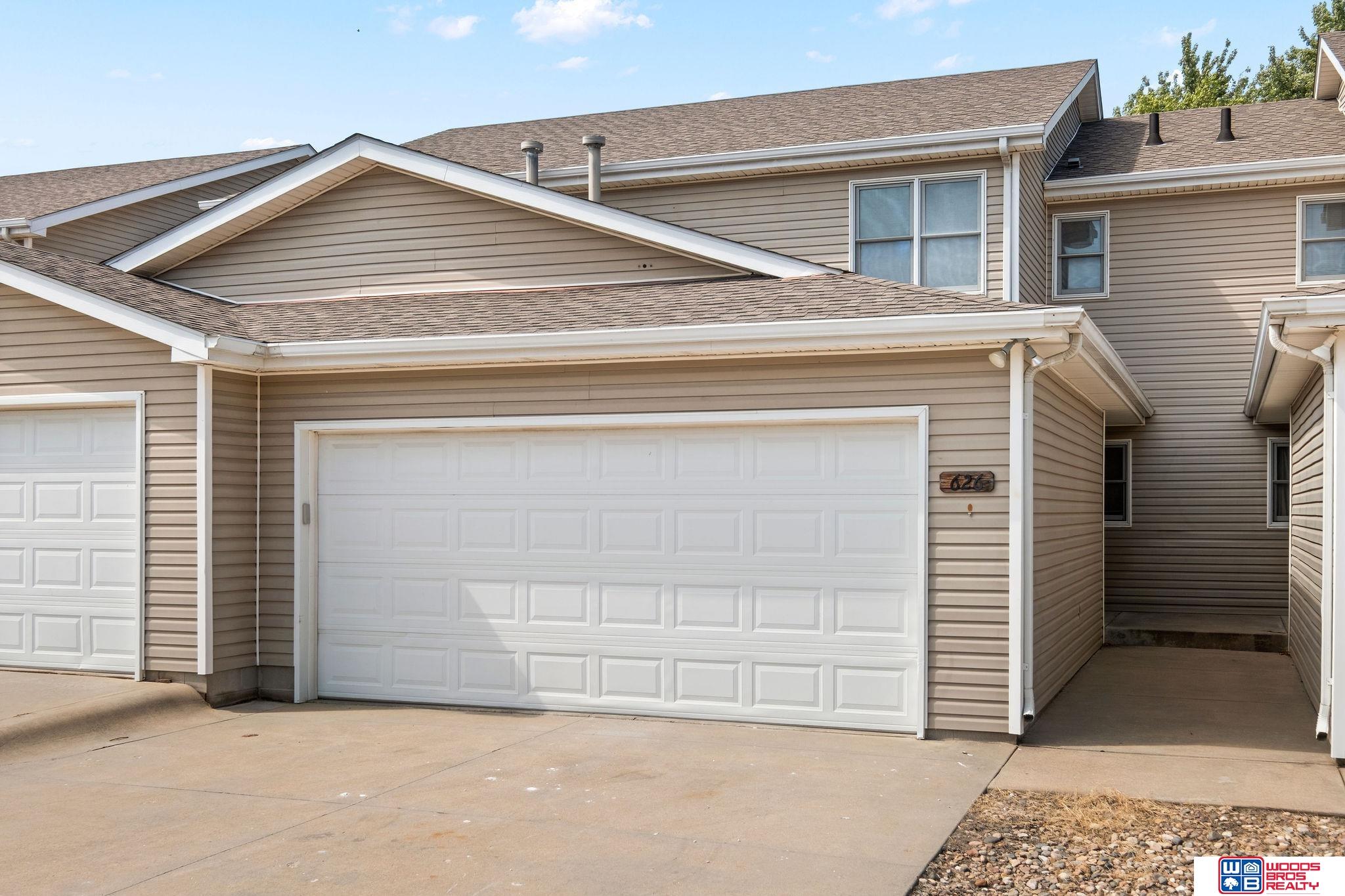 626 Lakeside Drive — photo
