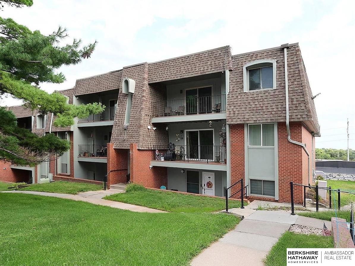 12025 Pierce Plaza #124 — photo