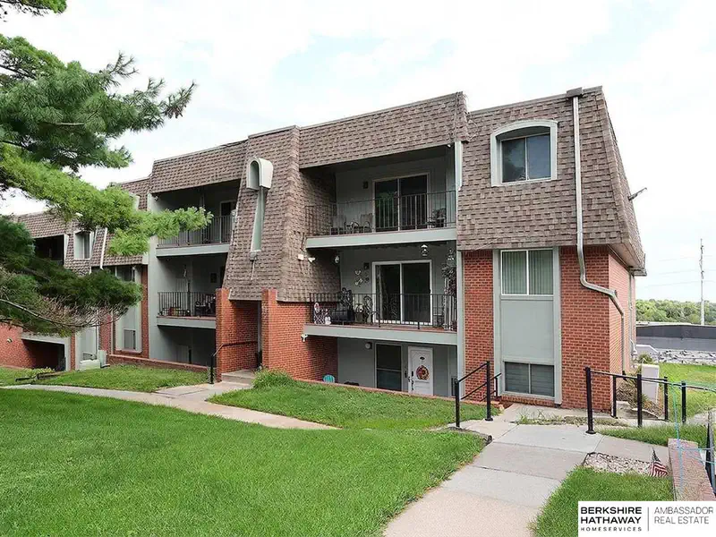 12025 Pierce Plaza #124 — photo