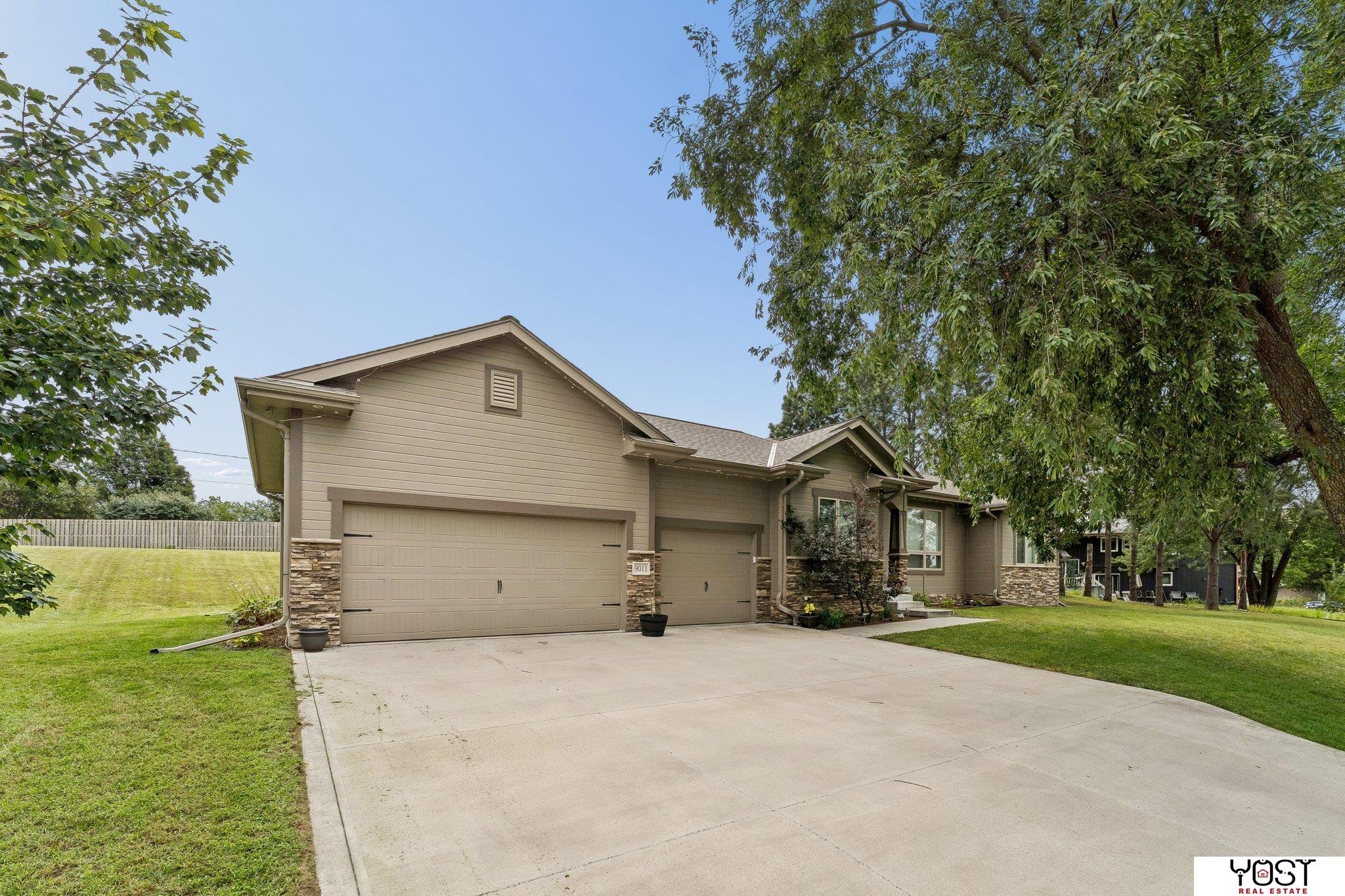 9011 Bellvue Drive — photo
